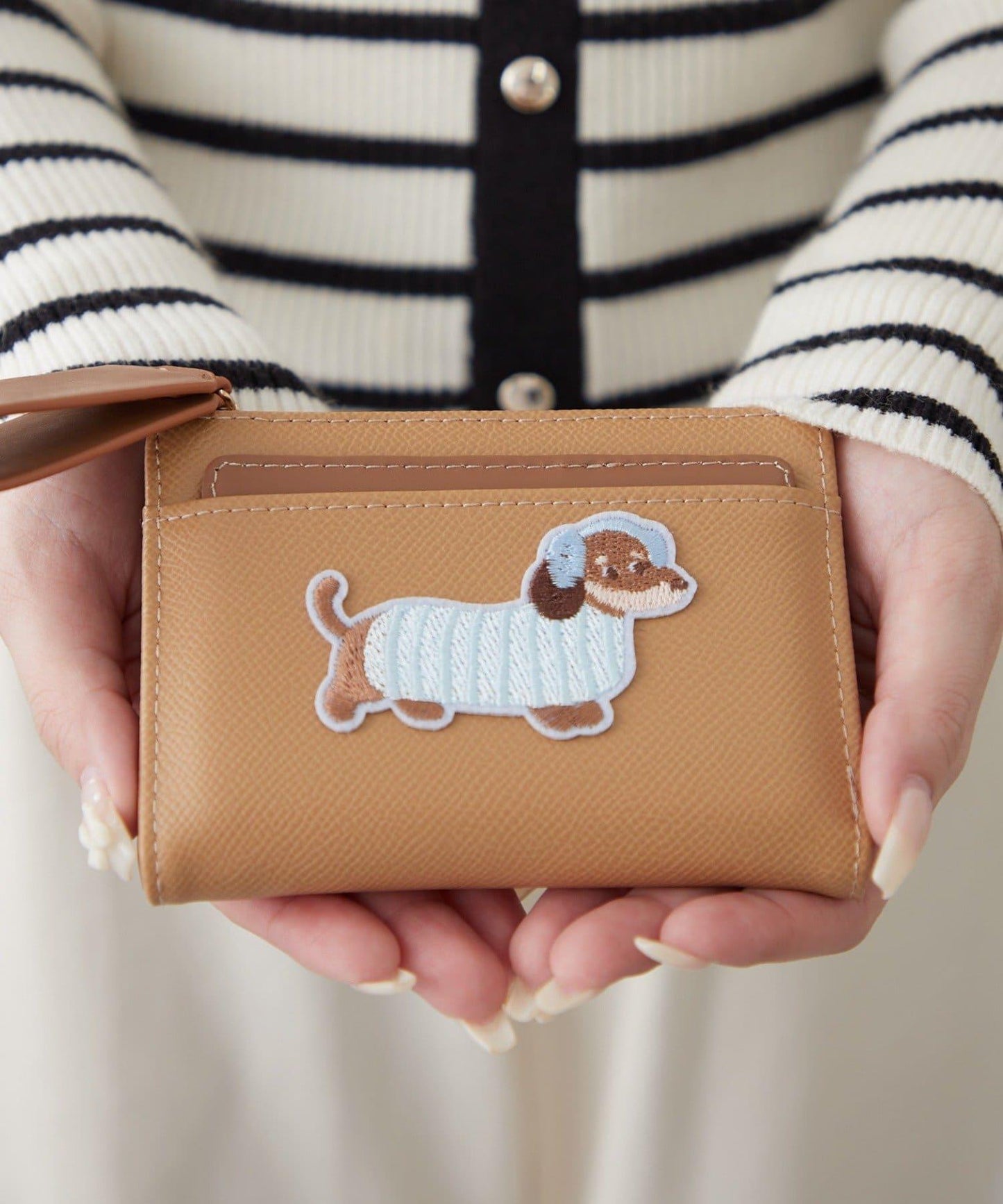 帶卡包、狗狗刺繡錢包