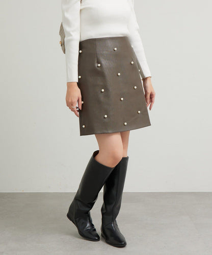 【sanaセレクト】珍珠裝飾人造皮迷你裙