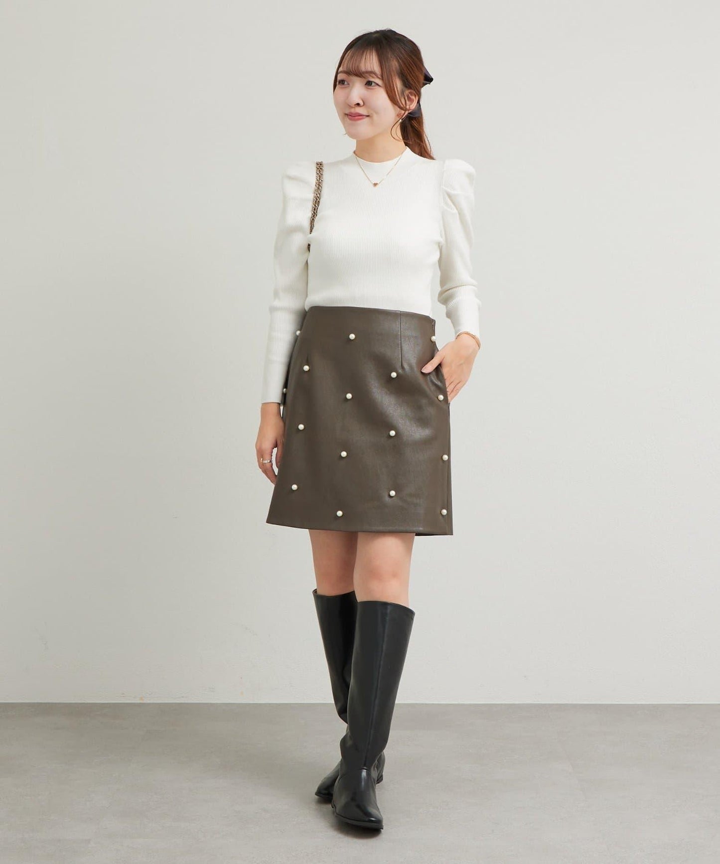 【sanaセレクト】珍珠裝飾人造皮迷你裙