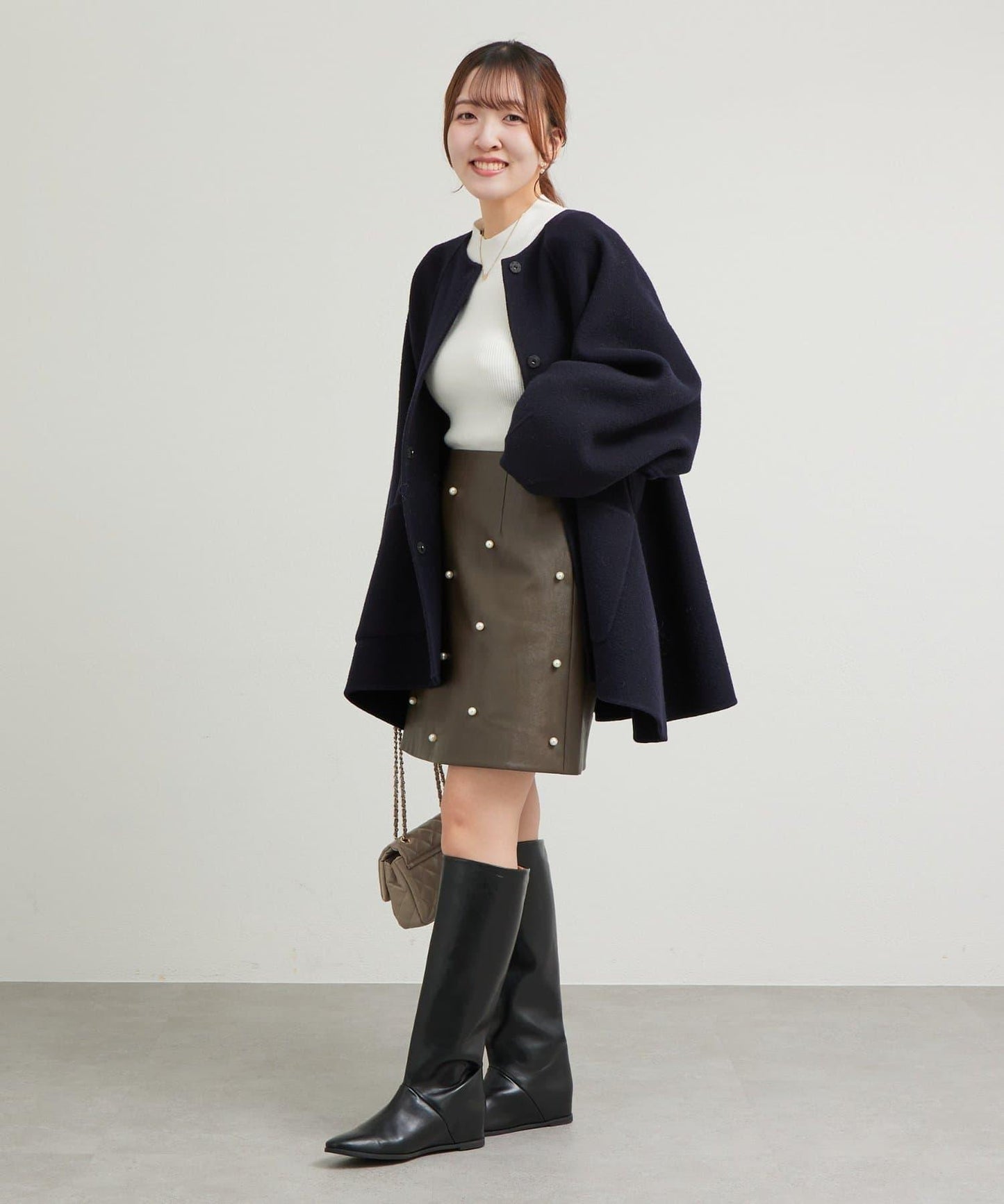 【sanaセレクト】珍珠裝飾人造皮迷你裙