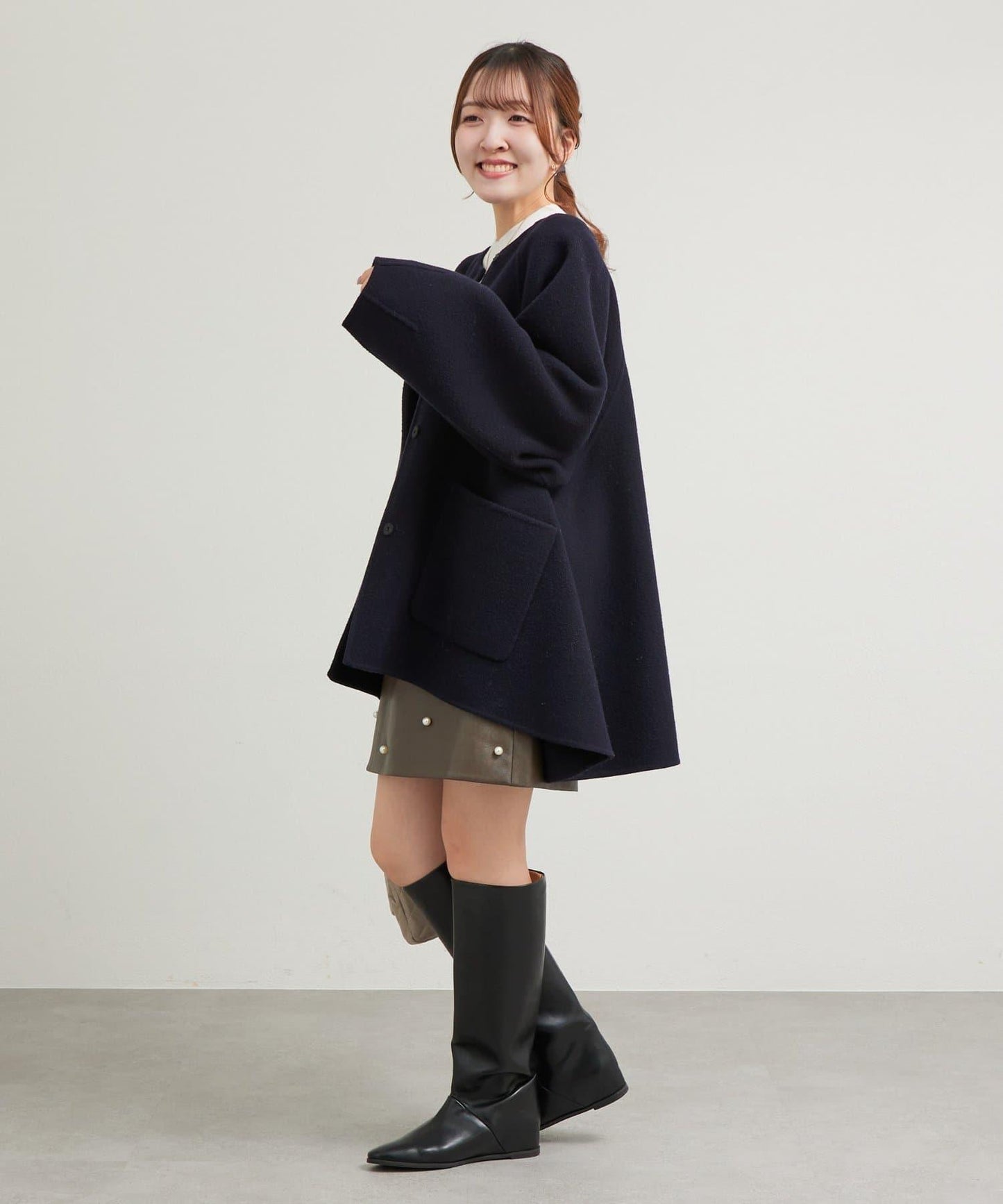 【sanaセレクト】珍珠裝飾人造皮迷你裙