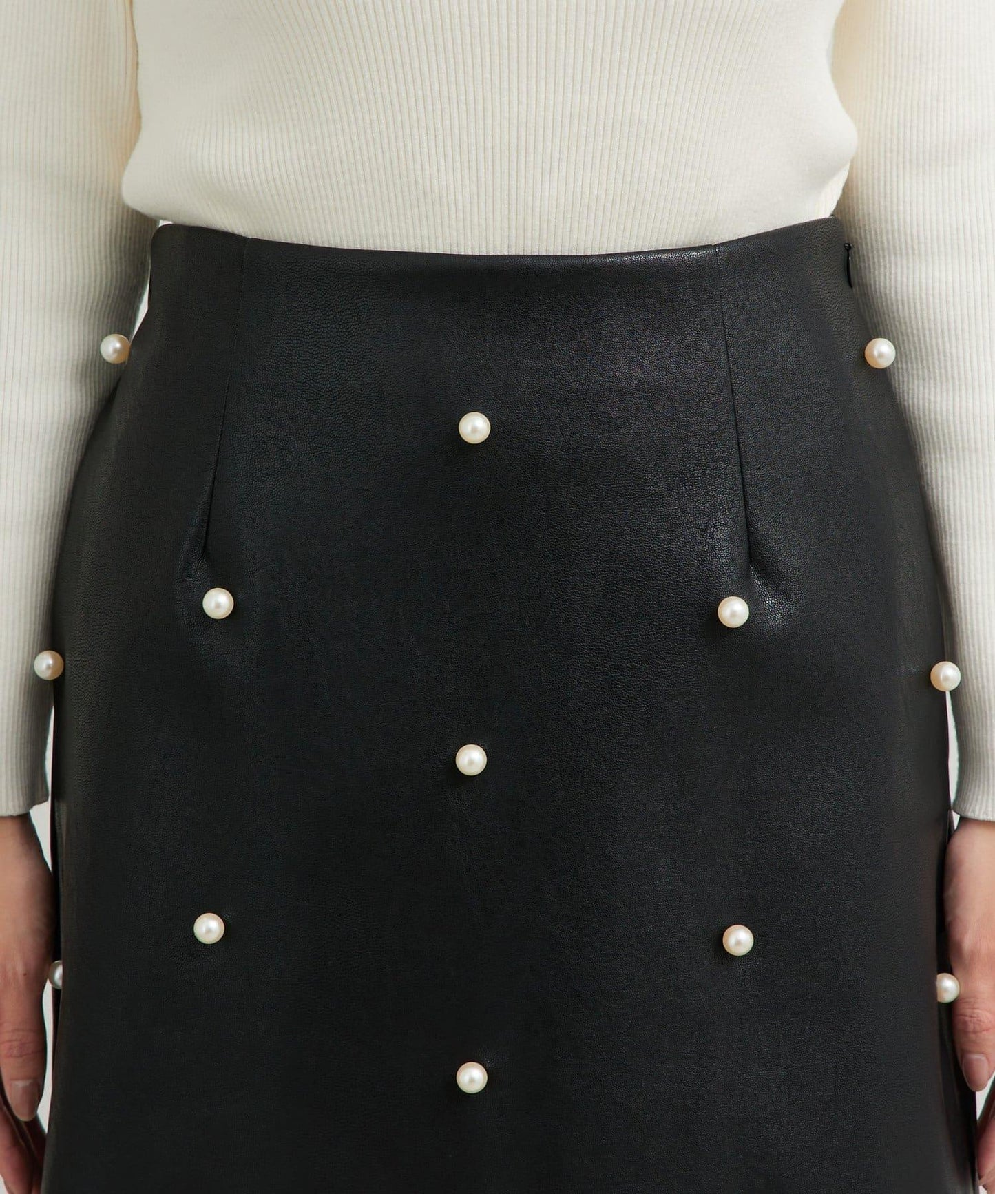 【sanaセレクト】珍珠裝飾人造皮迷你裙