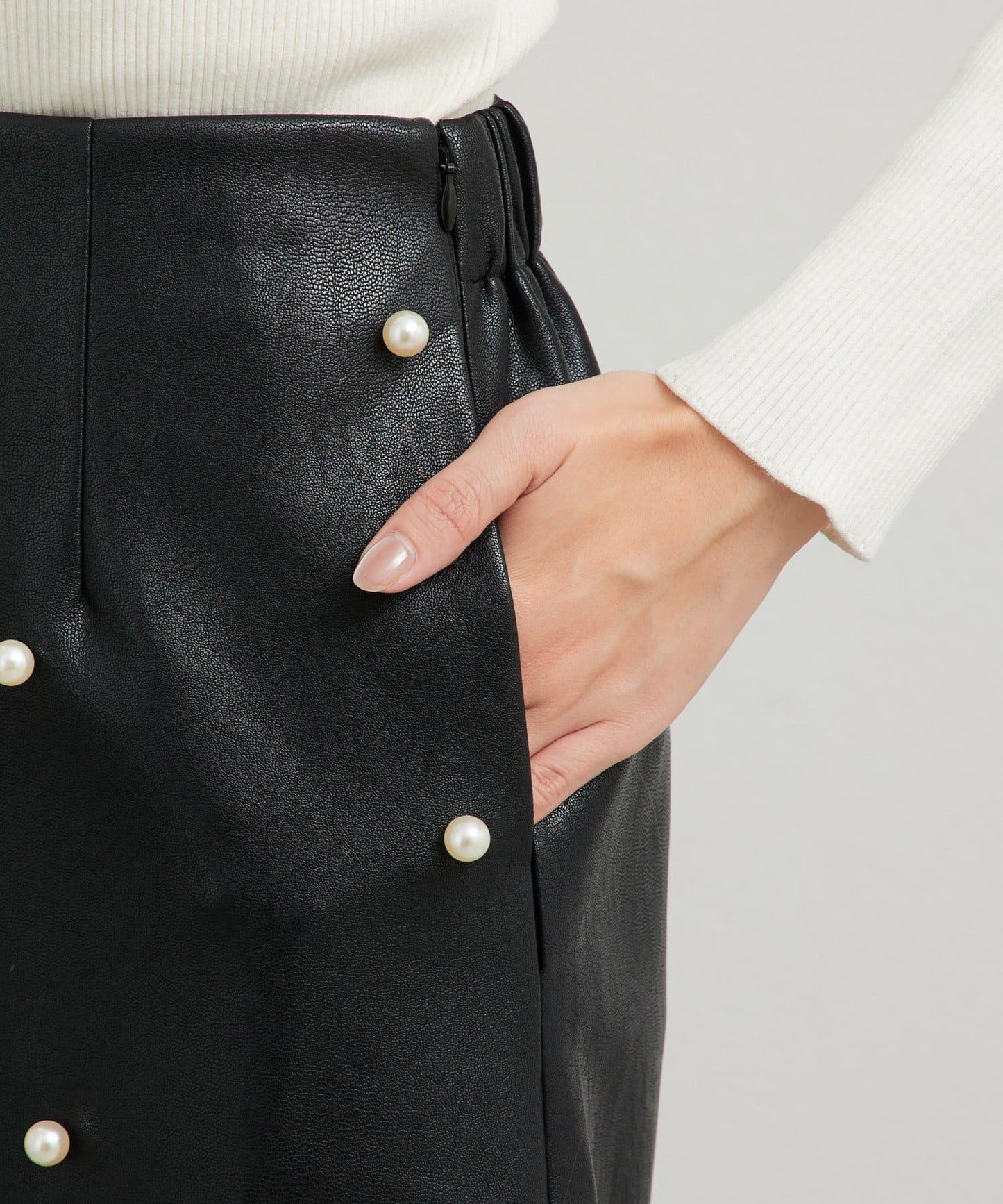 【sanaセレクト】珍珠裝飾人造皮迷你裙