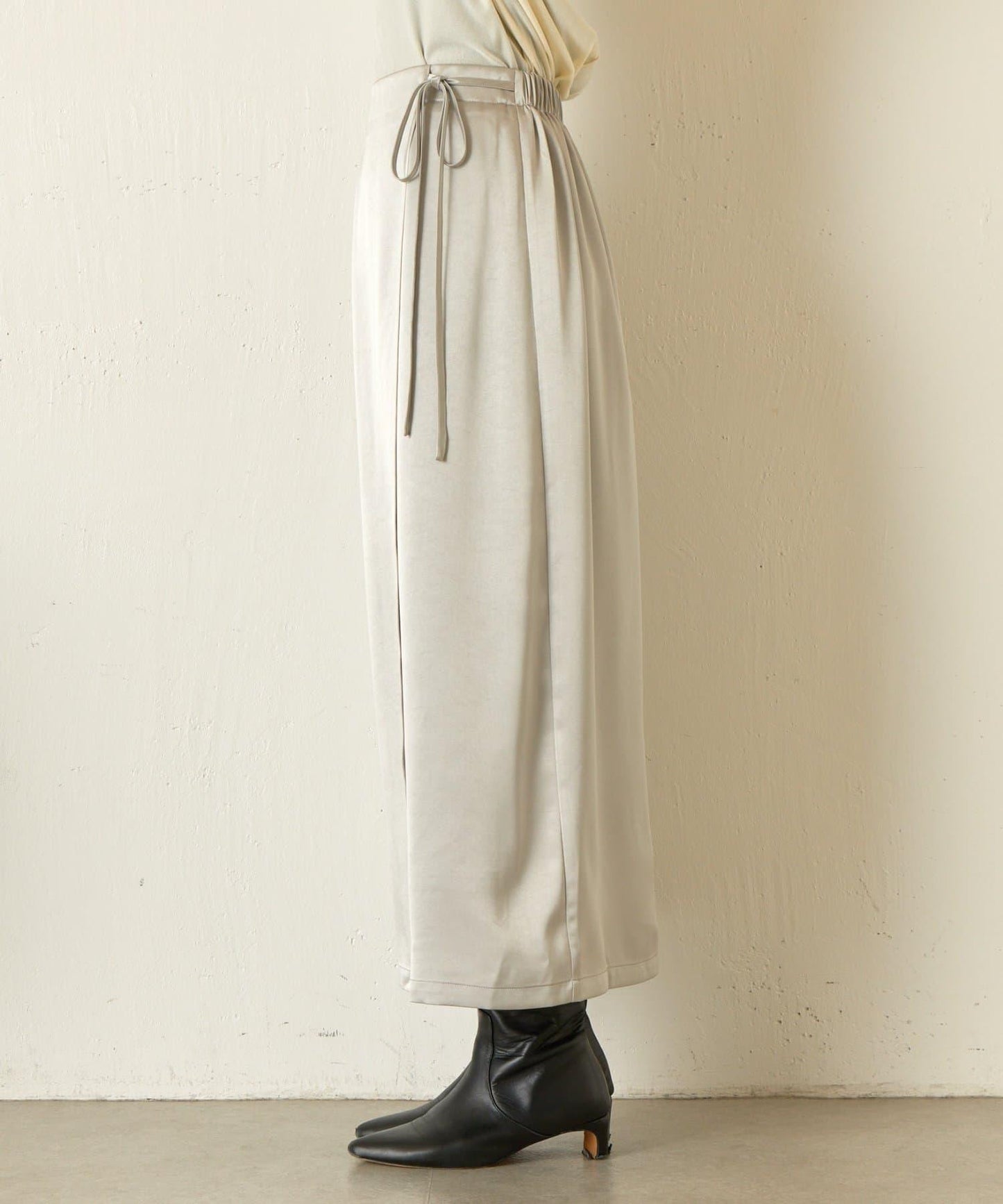 裹身風緞面半身裙