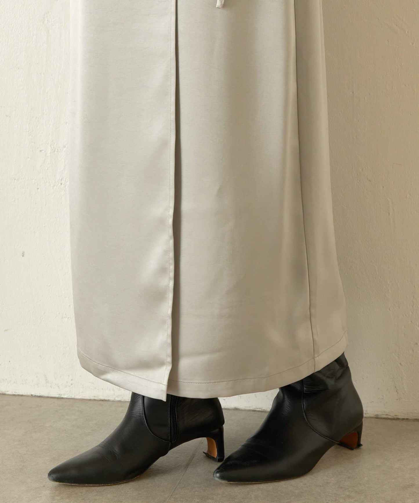 裹身風緞面半身裙