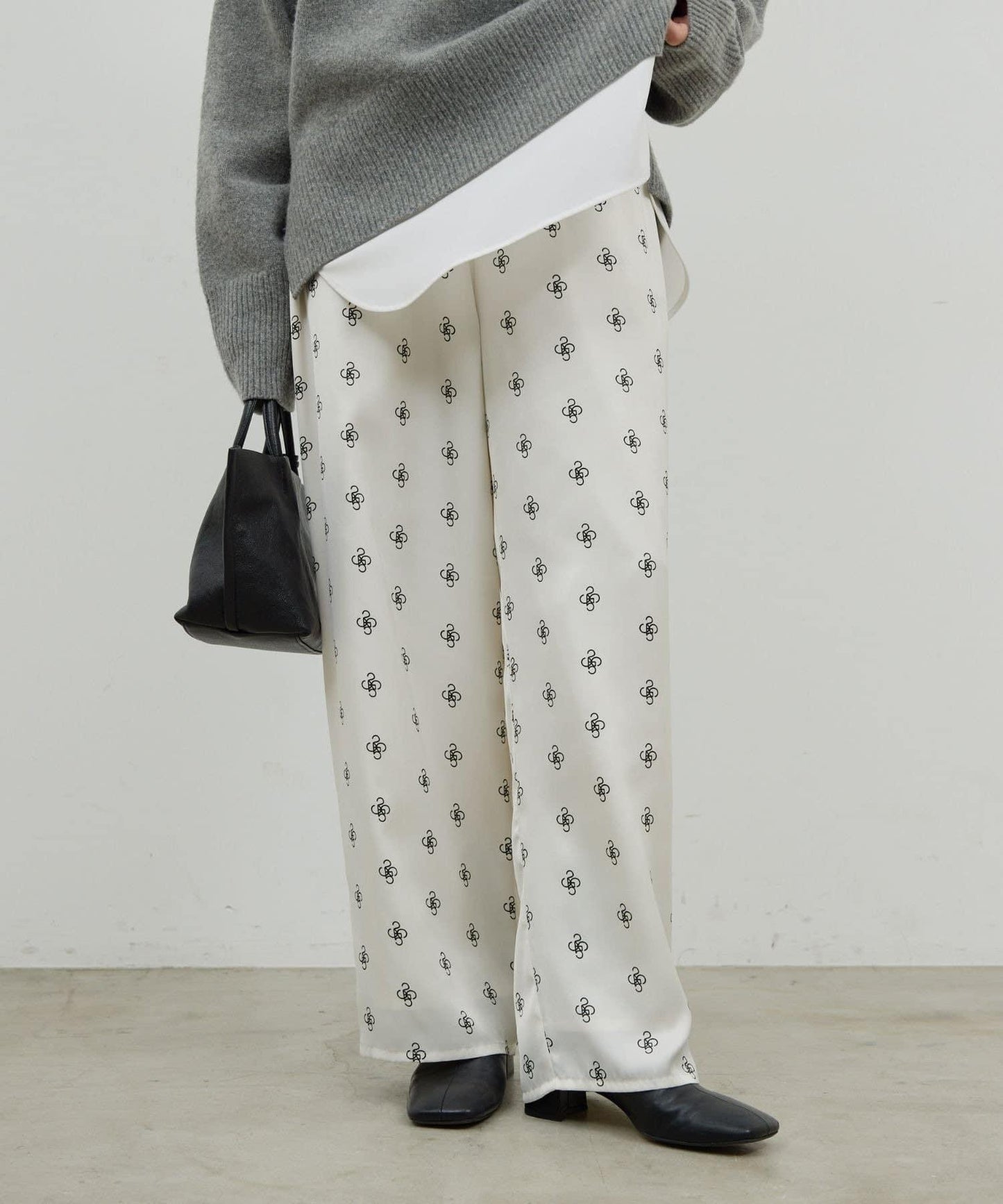 【近期開始】【可手洗】印花緞面長褲