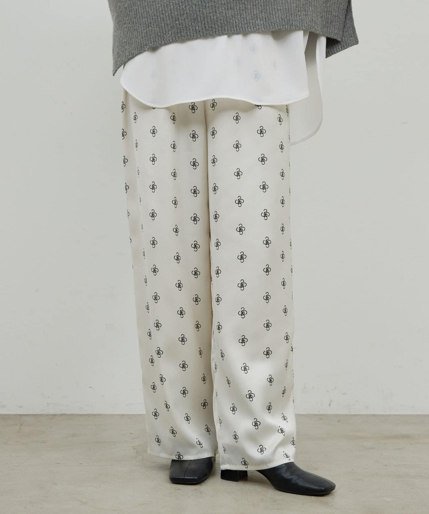 【近期開始】【可手洗】印花緞面長褲