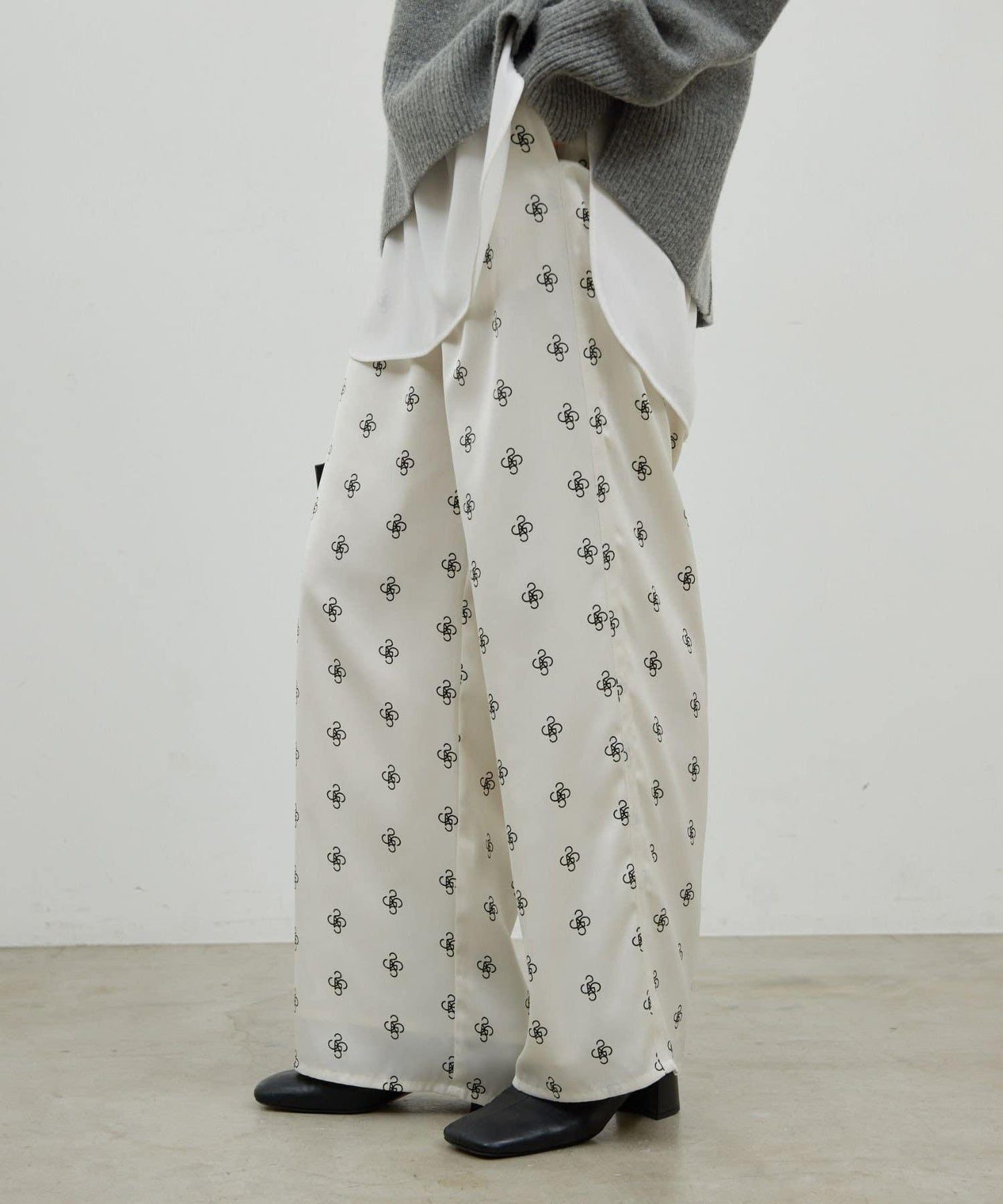 【近期開始】【可手洗】印花緞面長褲