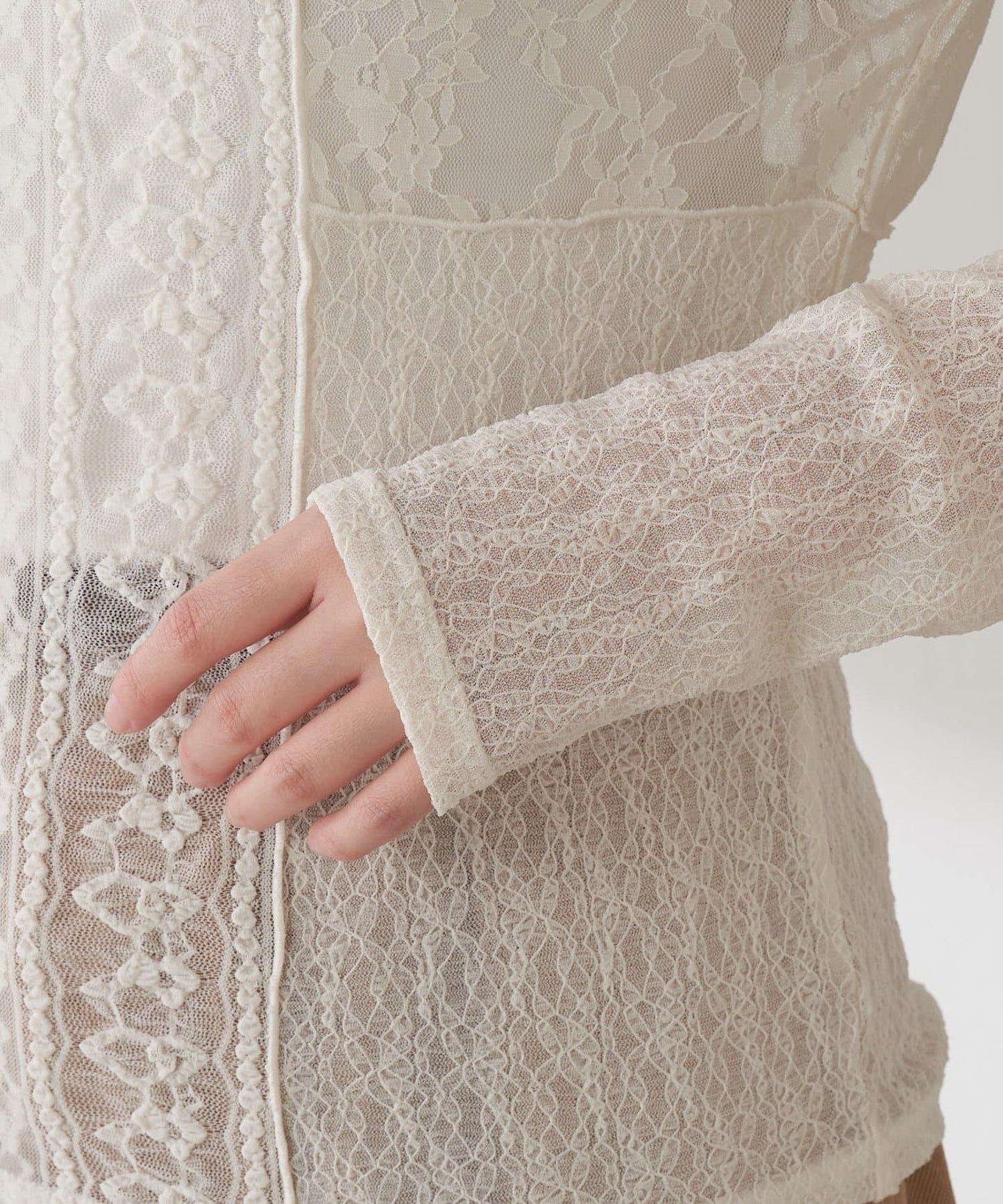 【疊穿推薦】Qanos蕾絲拼接長袖T恤