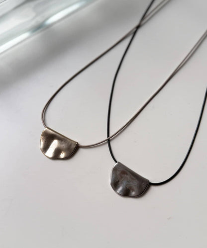 半月形吊墜項鍊