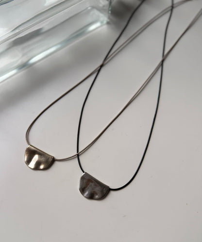 半月形吊墜項鍊