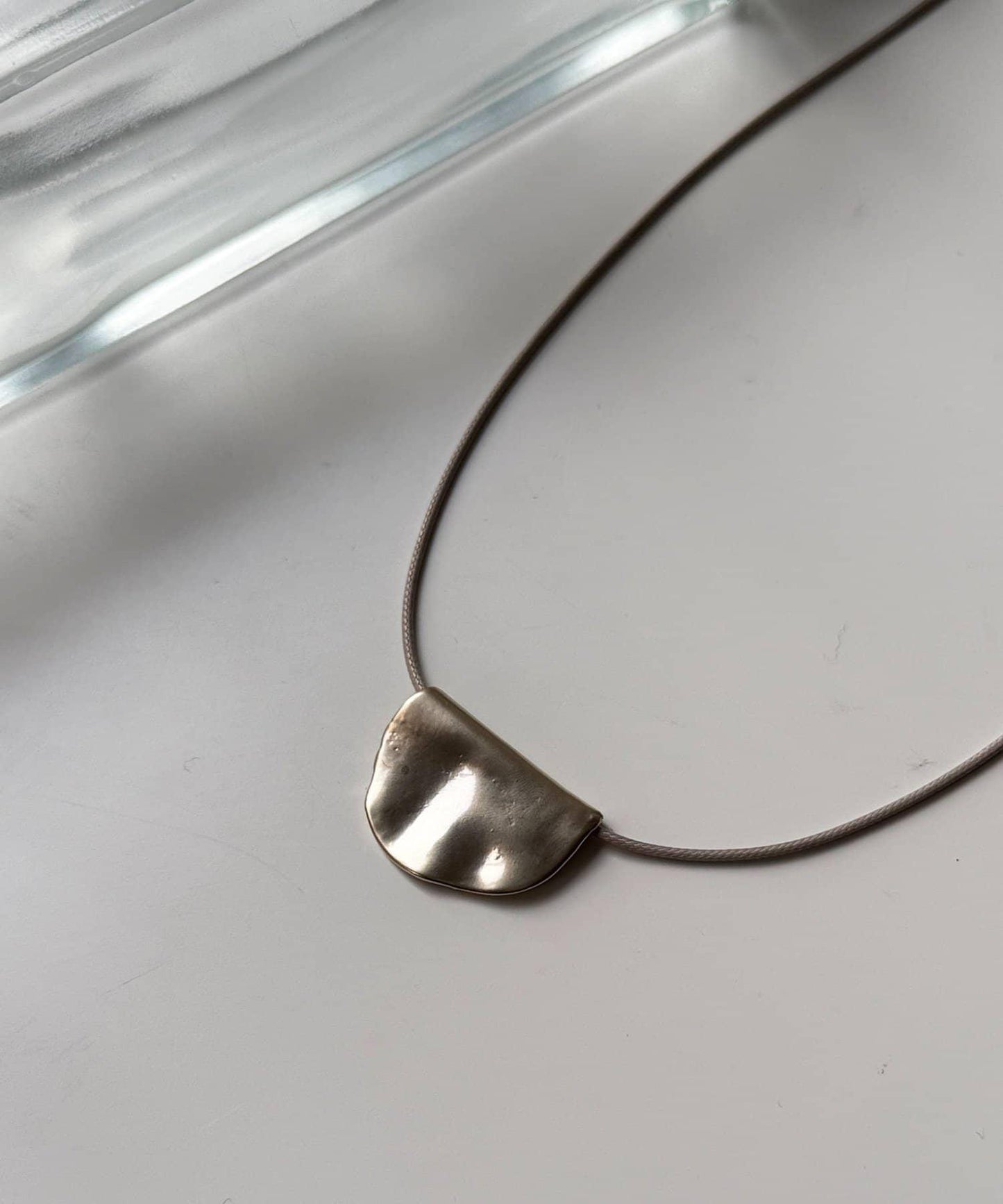 半月形吊墜項鍊