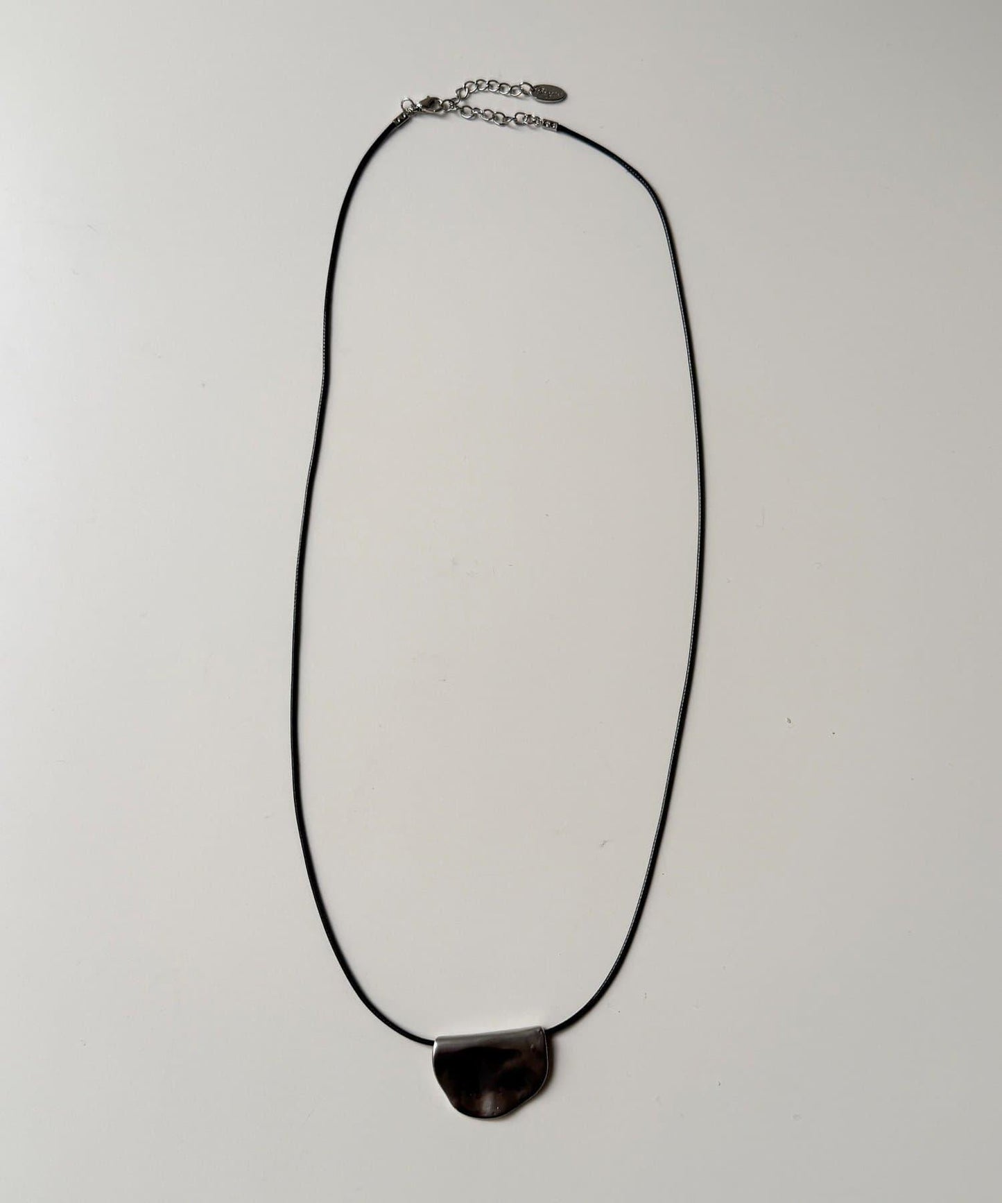 半月形吊墜項鍊