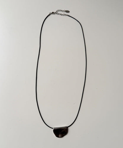 半月形吊墜項鍊