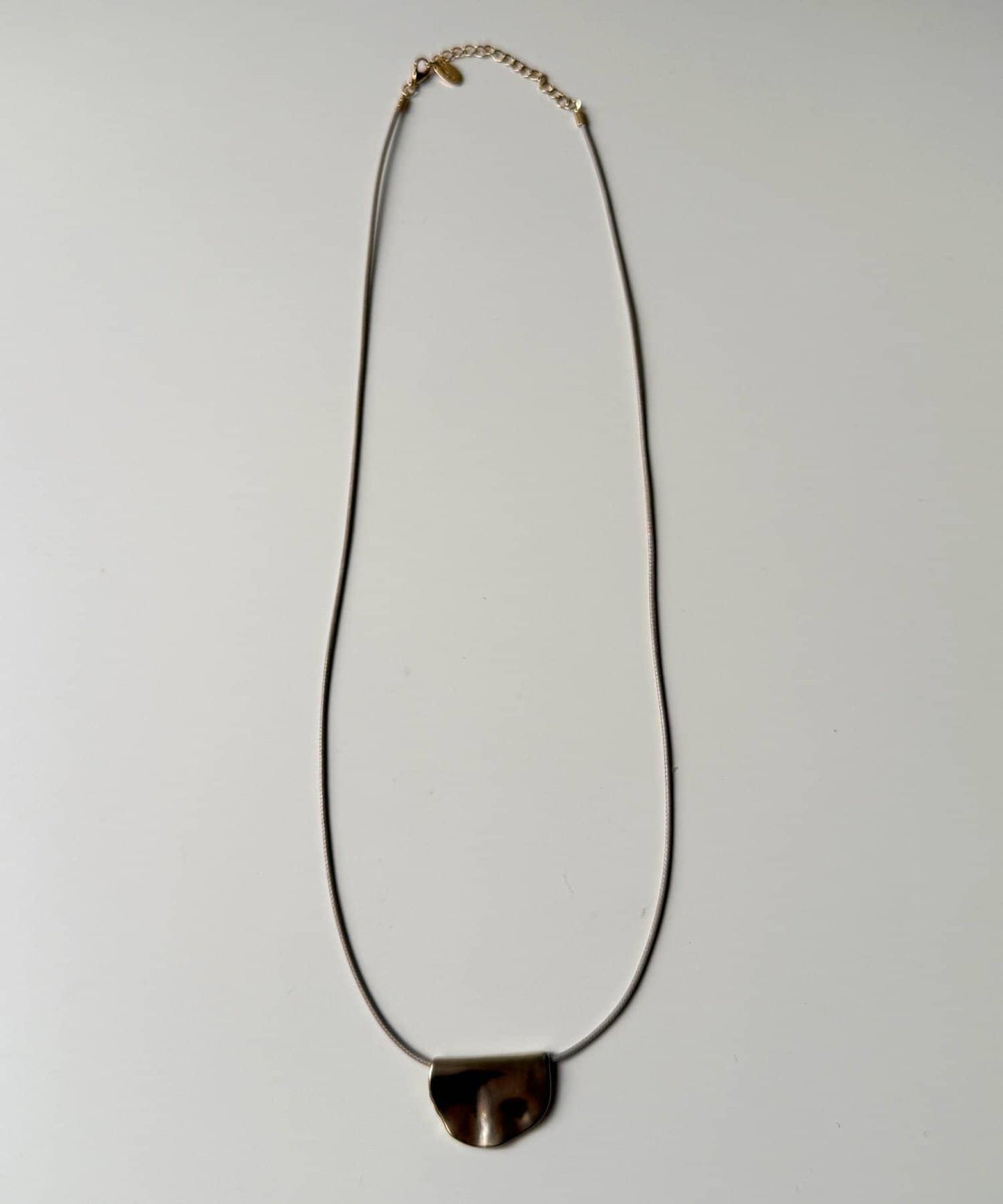 半月形吊墜項鍊