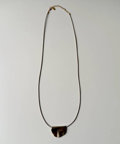 半月形吊墜項鍊