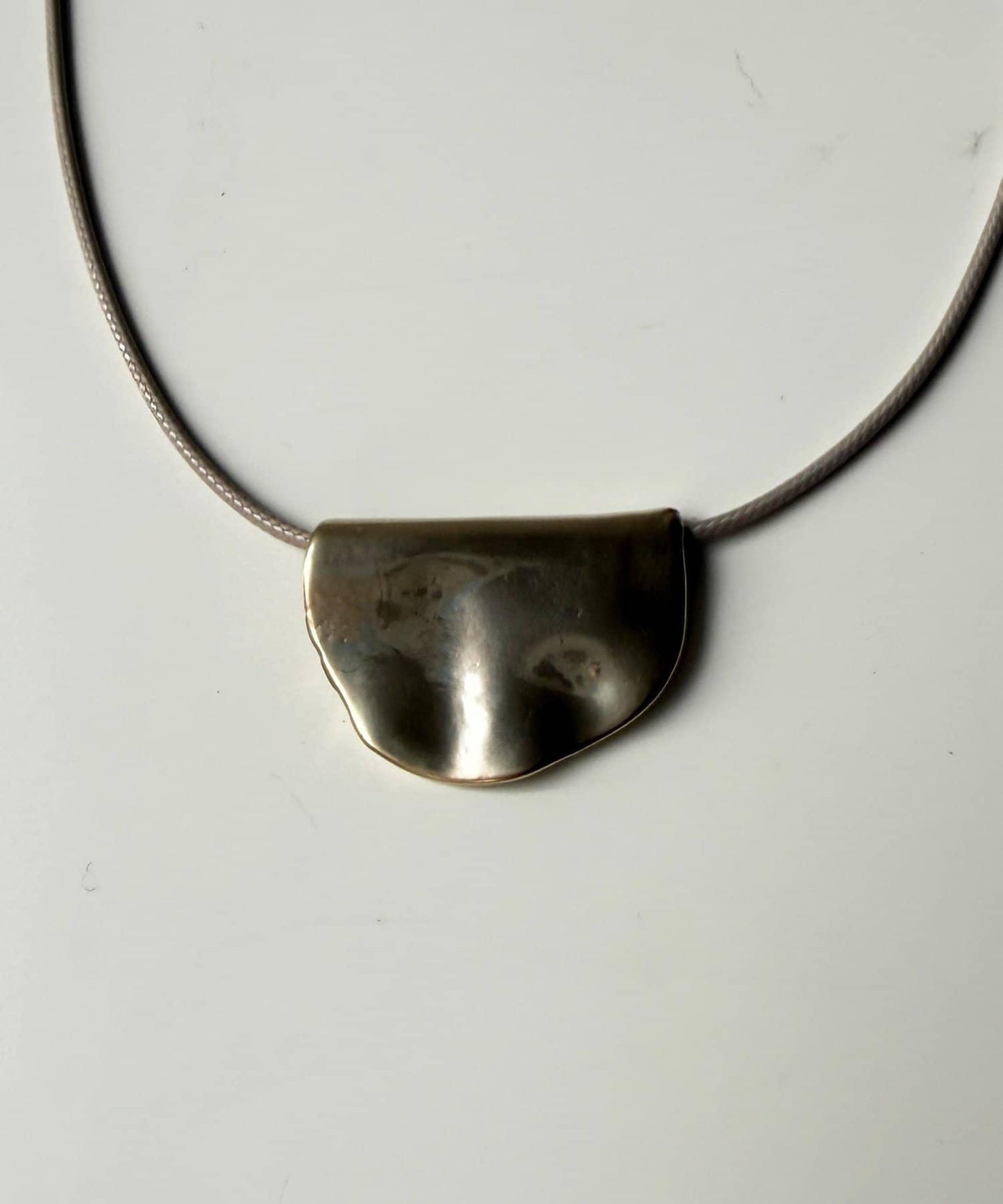 半月形吊墜項鍊