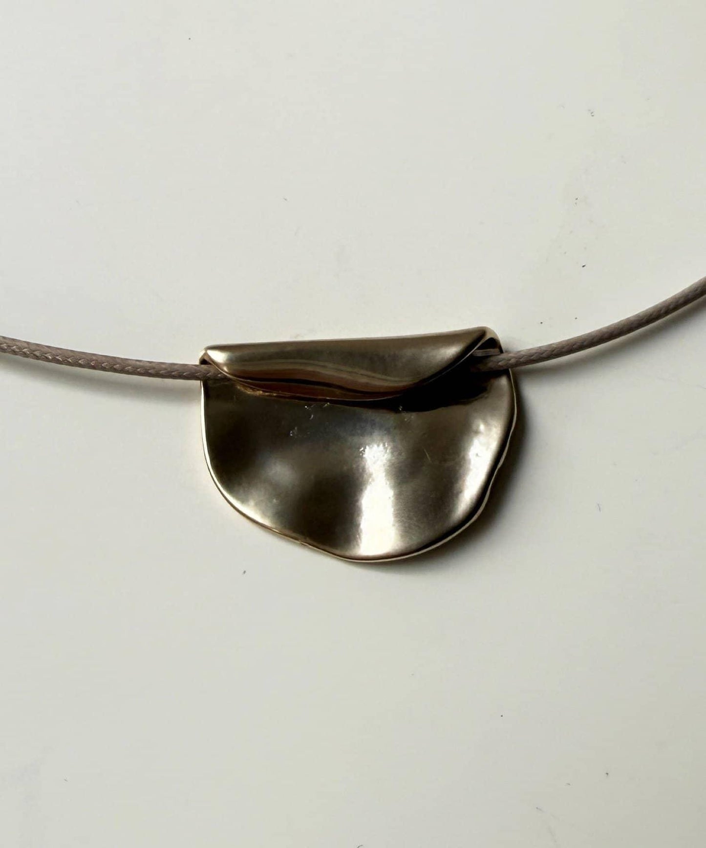 半月形吊墜項鍊