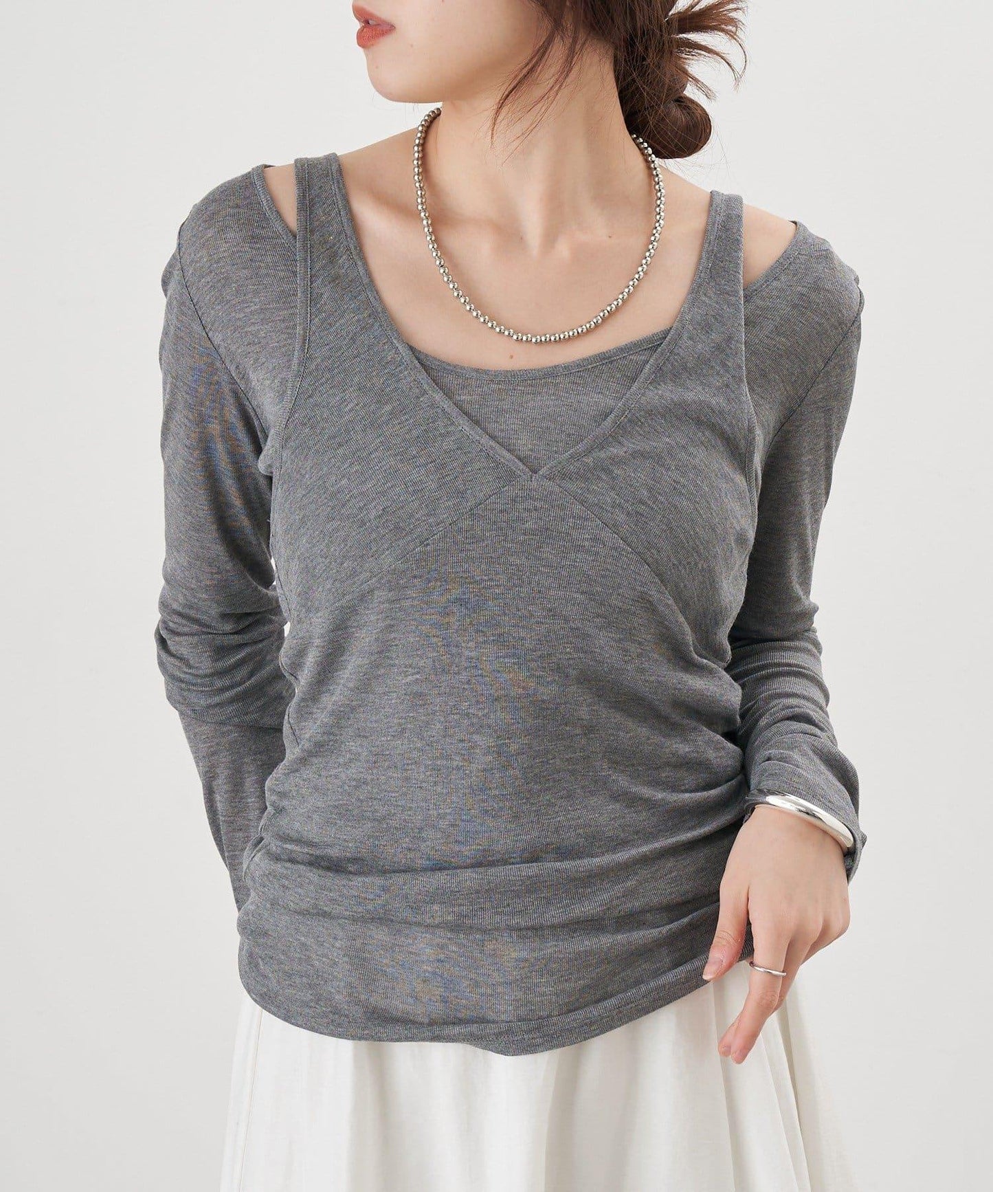 吊帶背心疊穿長袖T恤