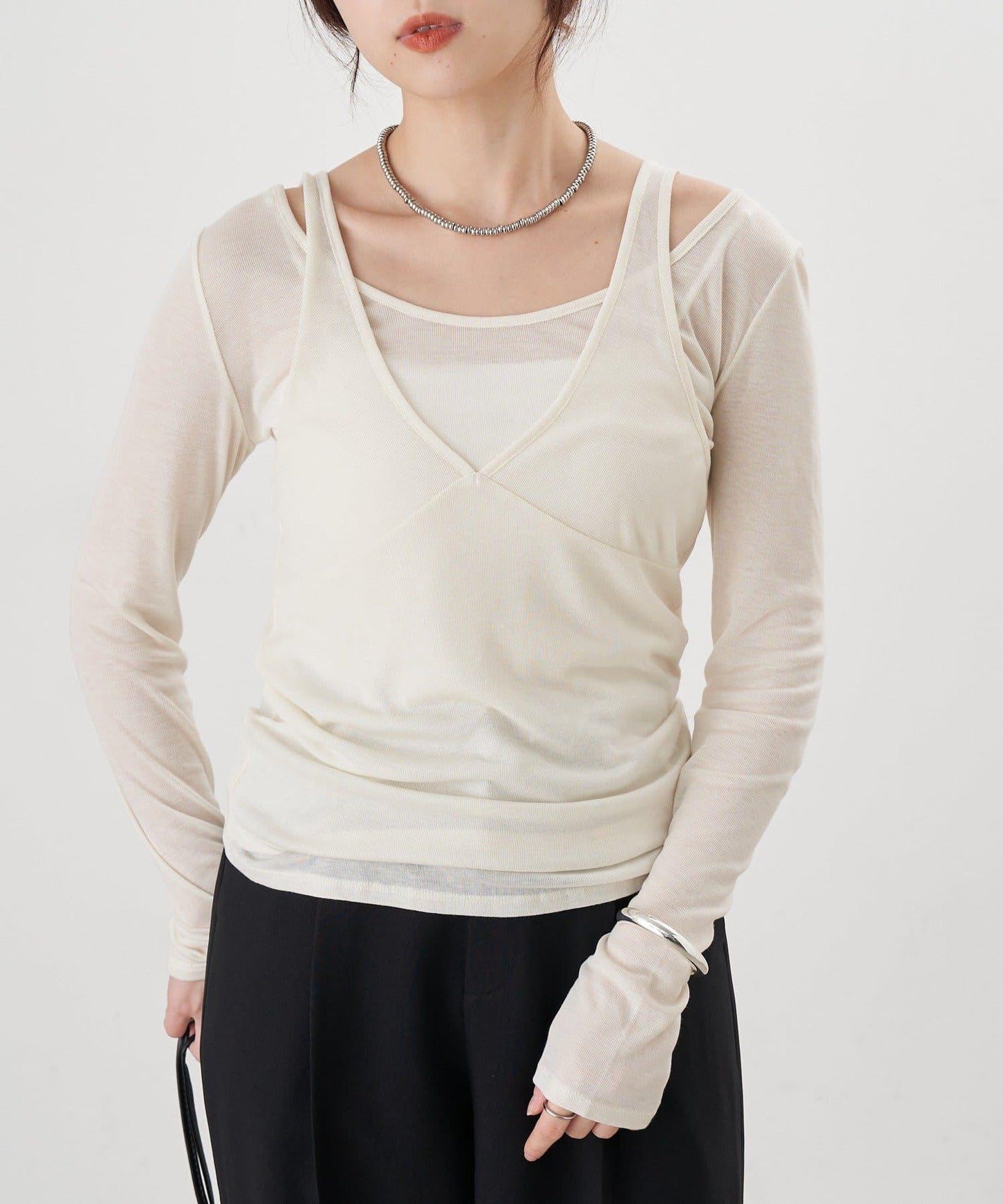 吊帶背心疊穿長袖T恤