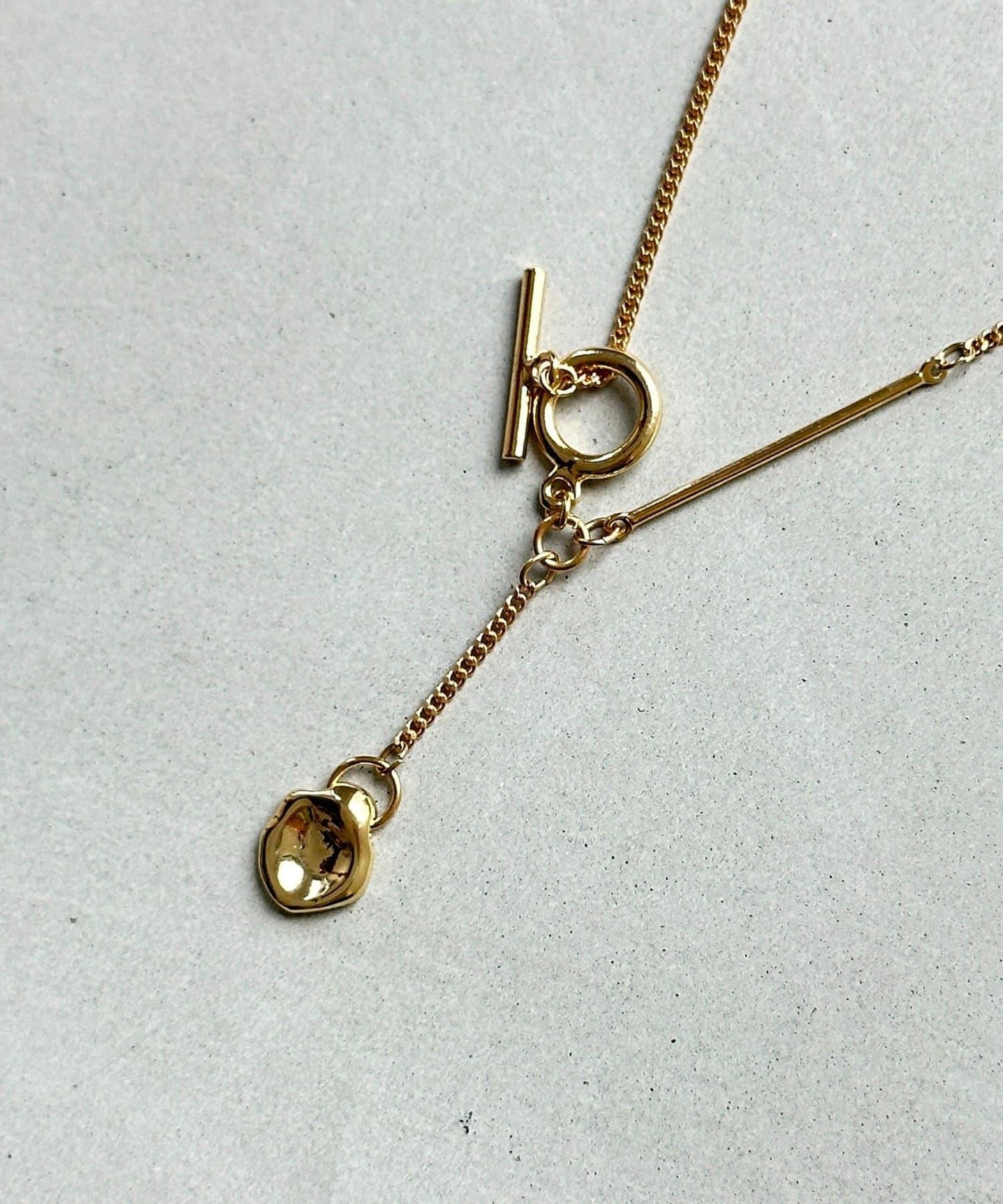 金屬釦環造型設計項鍊