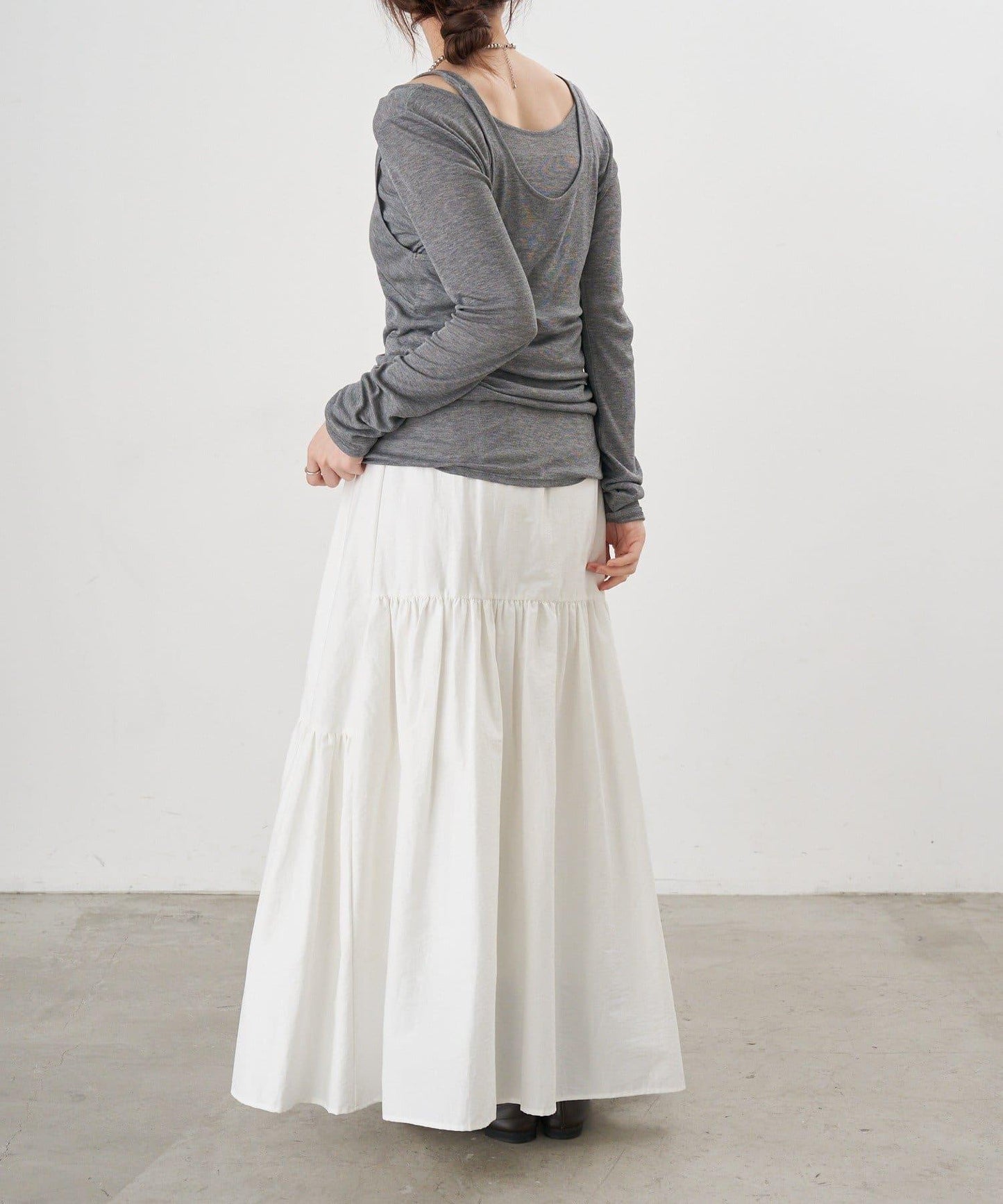 吊帶背心疊穿長袖T恤