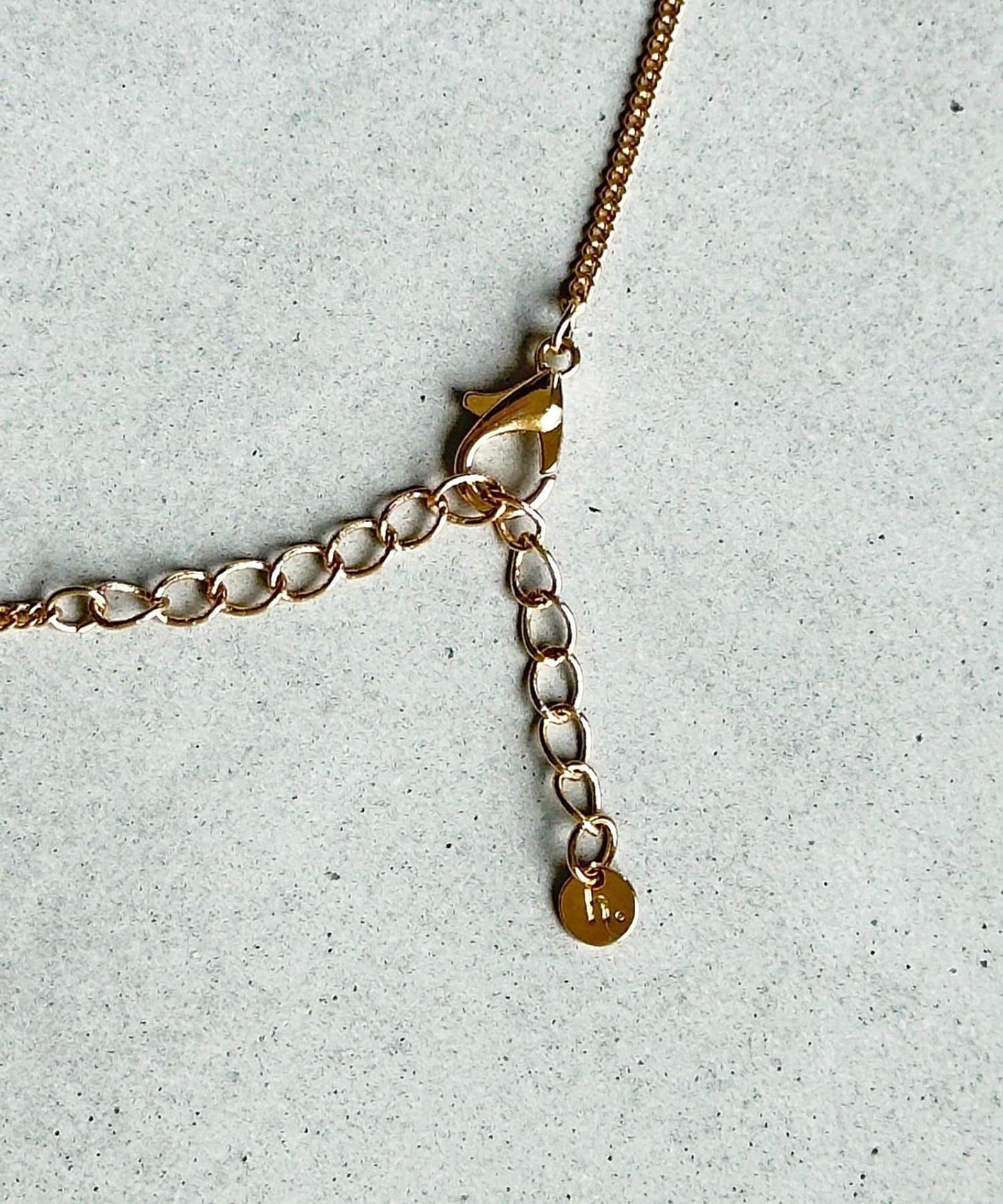 金屬釦環造型設計項鍊