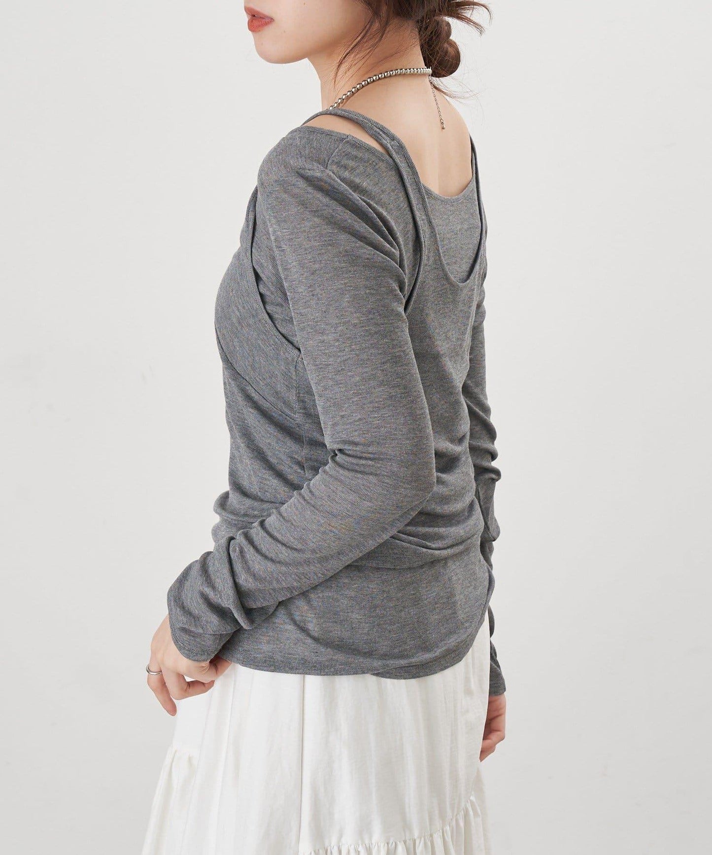 吊帶背心疊穿長袖T恤