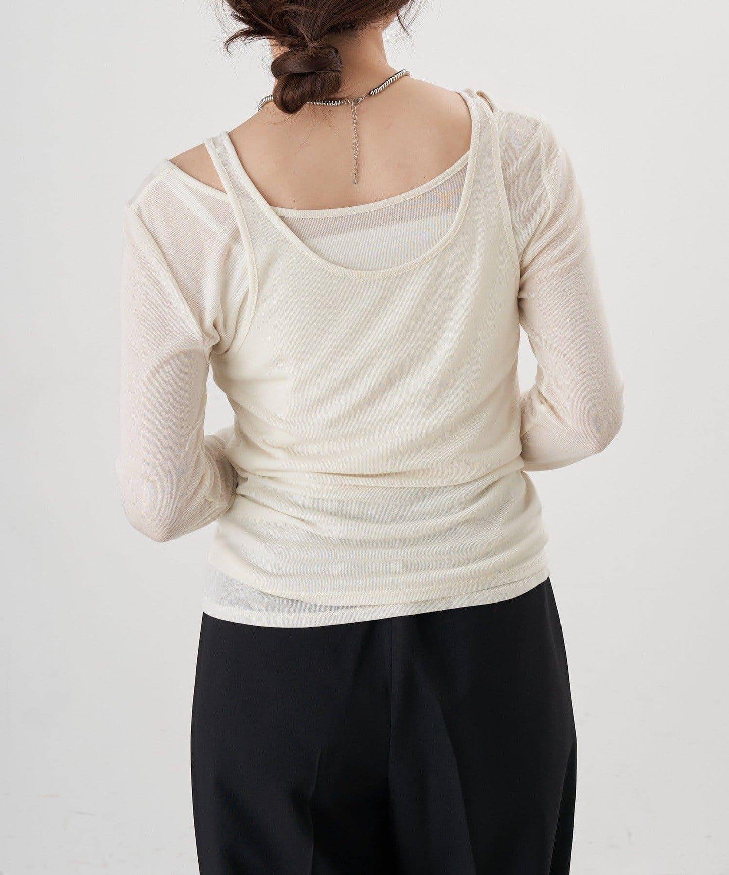 吊帶背心疊穿長袖T恤