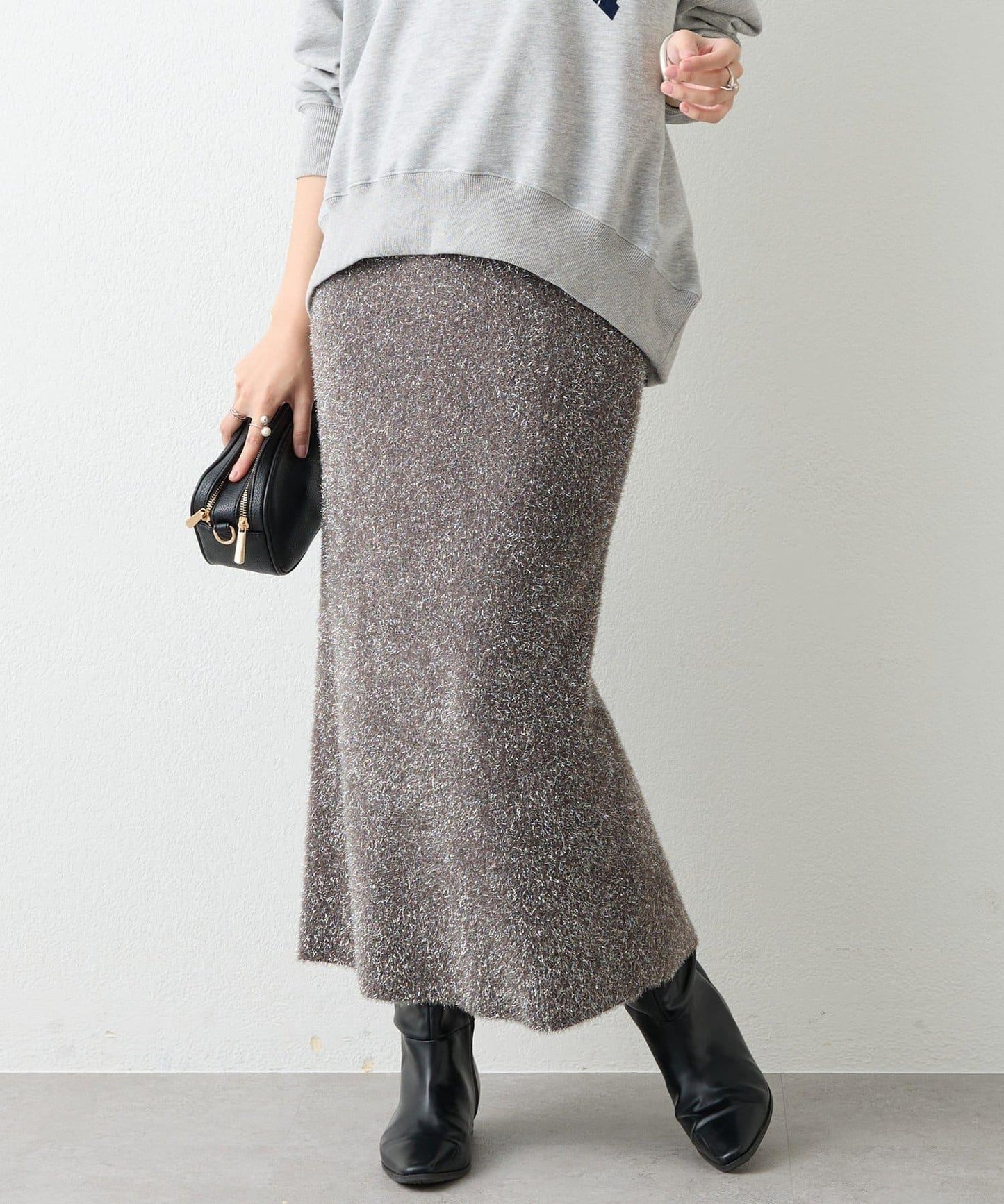 造型點睛之選 軟質長毛背部開衩修身半身裙