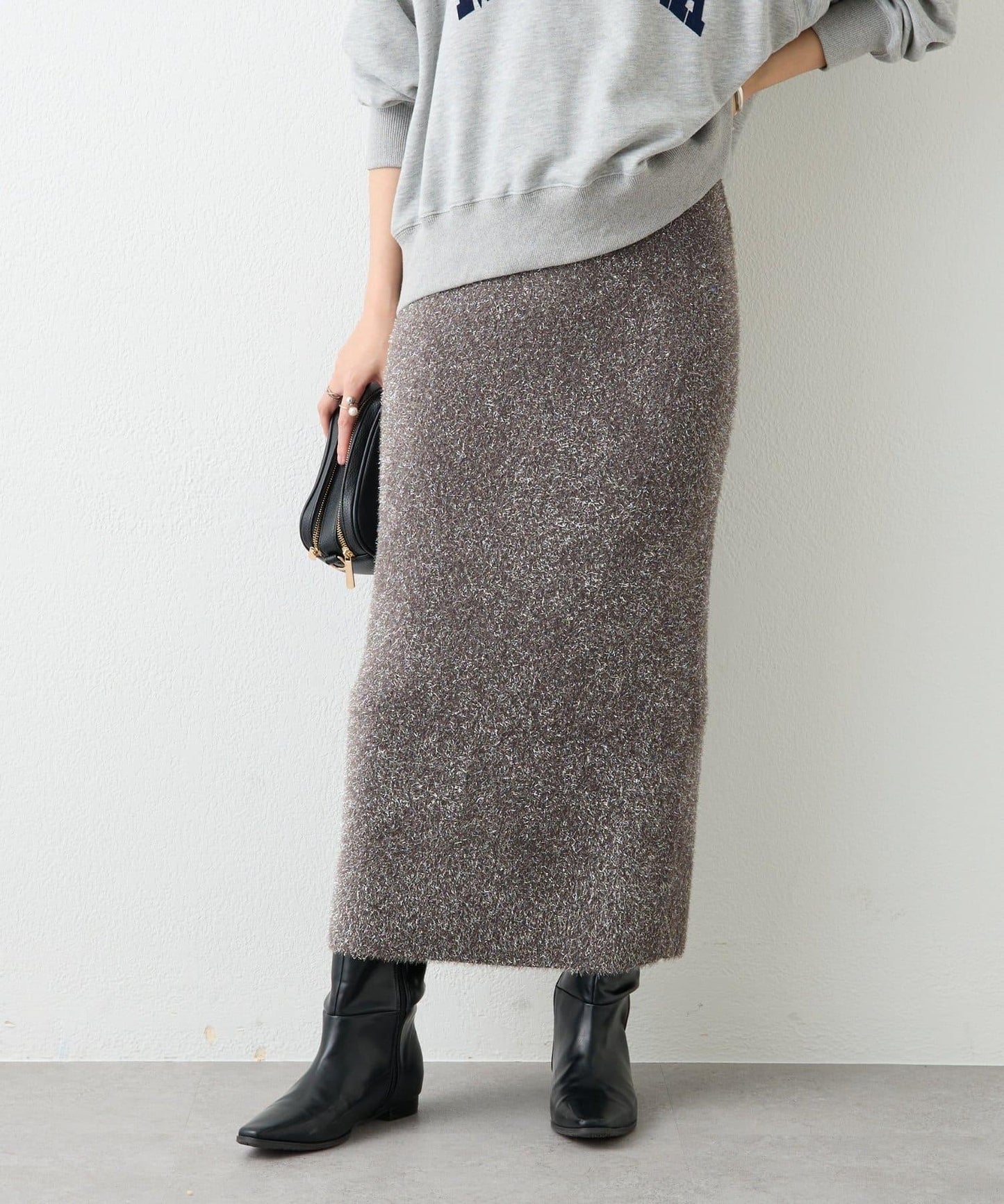 造型點睛之選 軟質長毛背部開衩修身半身裙