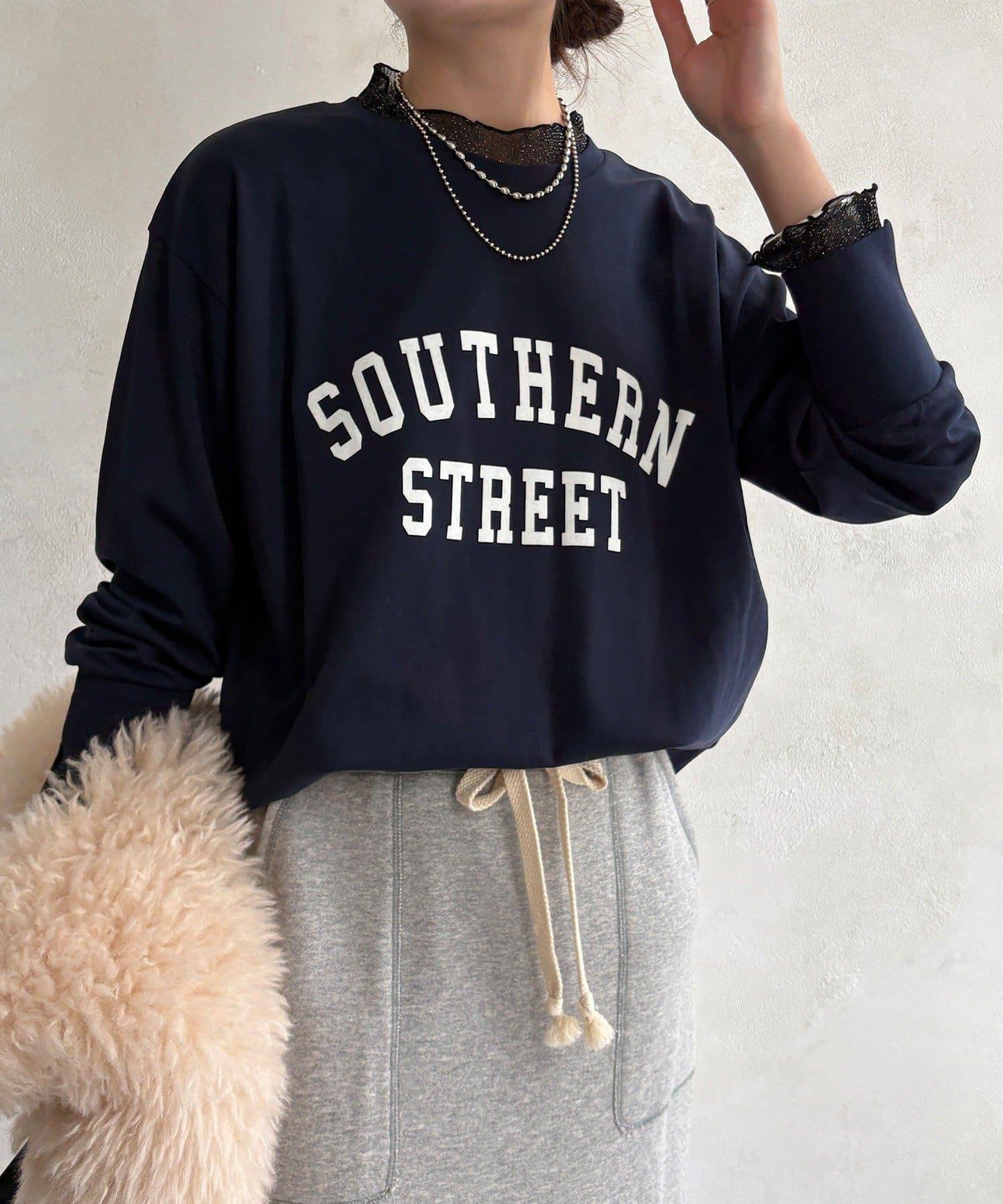 植絨字母疊穿上衣