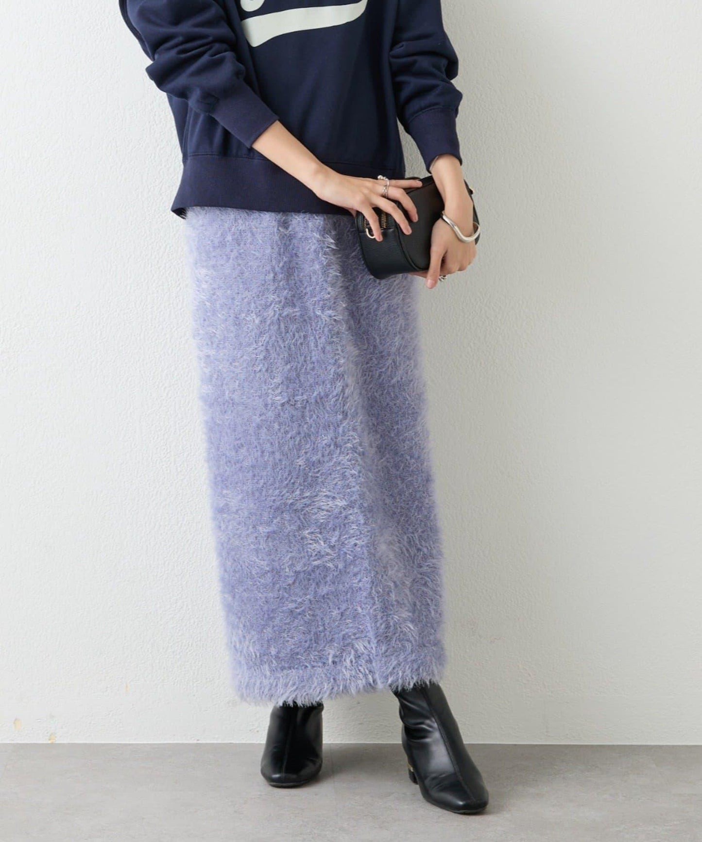 造型點睛之選 軟質長毛背部開衩修身半身裙