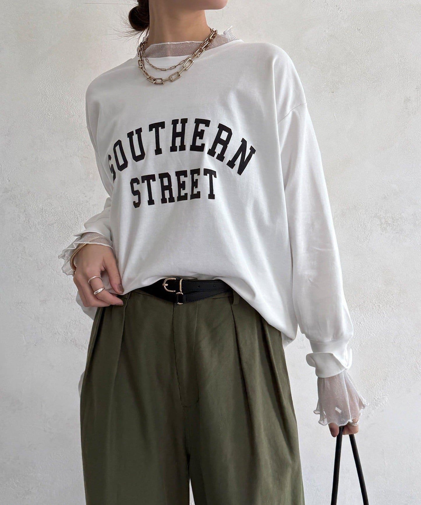 植絨字母疊穿上衣