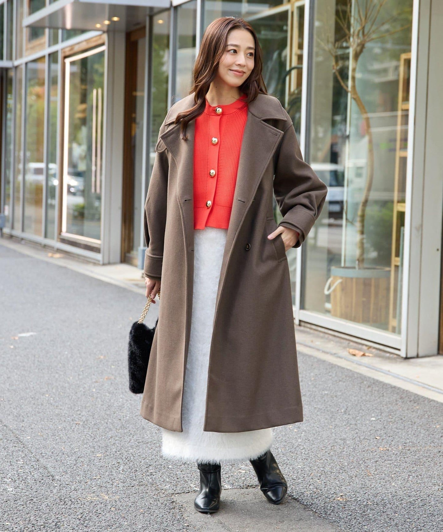 造型點睛之選 軟質長毛背部開衩修身半身裙