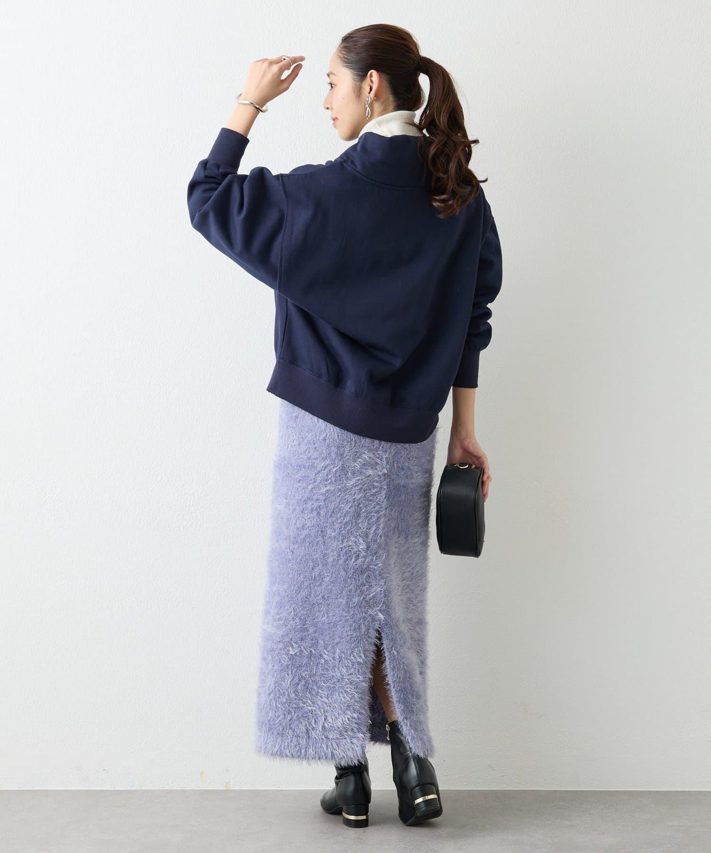 造型點睛之選 軟質長毛背部開衩修身半身裙