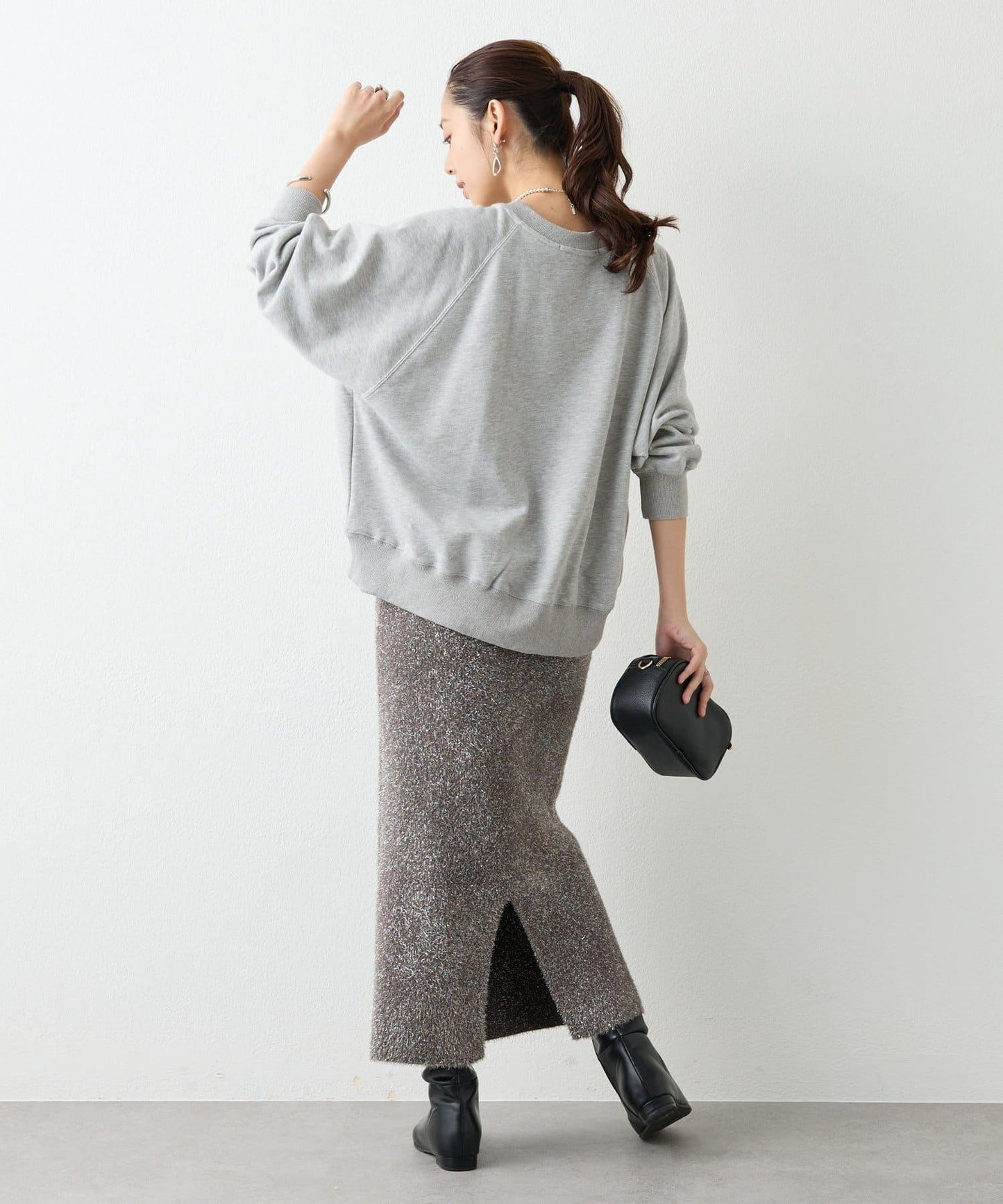 造型點睛之選 軟質長毛背部開衩修身半身裙