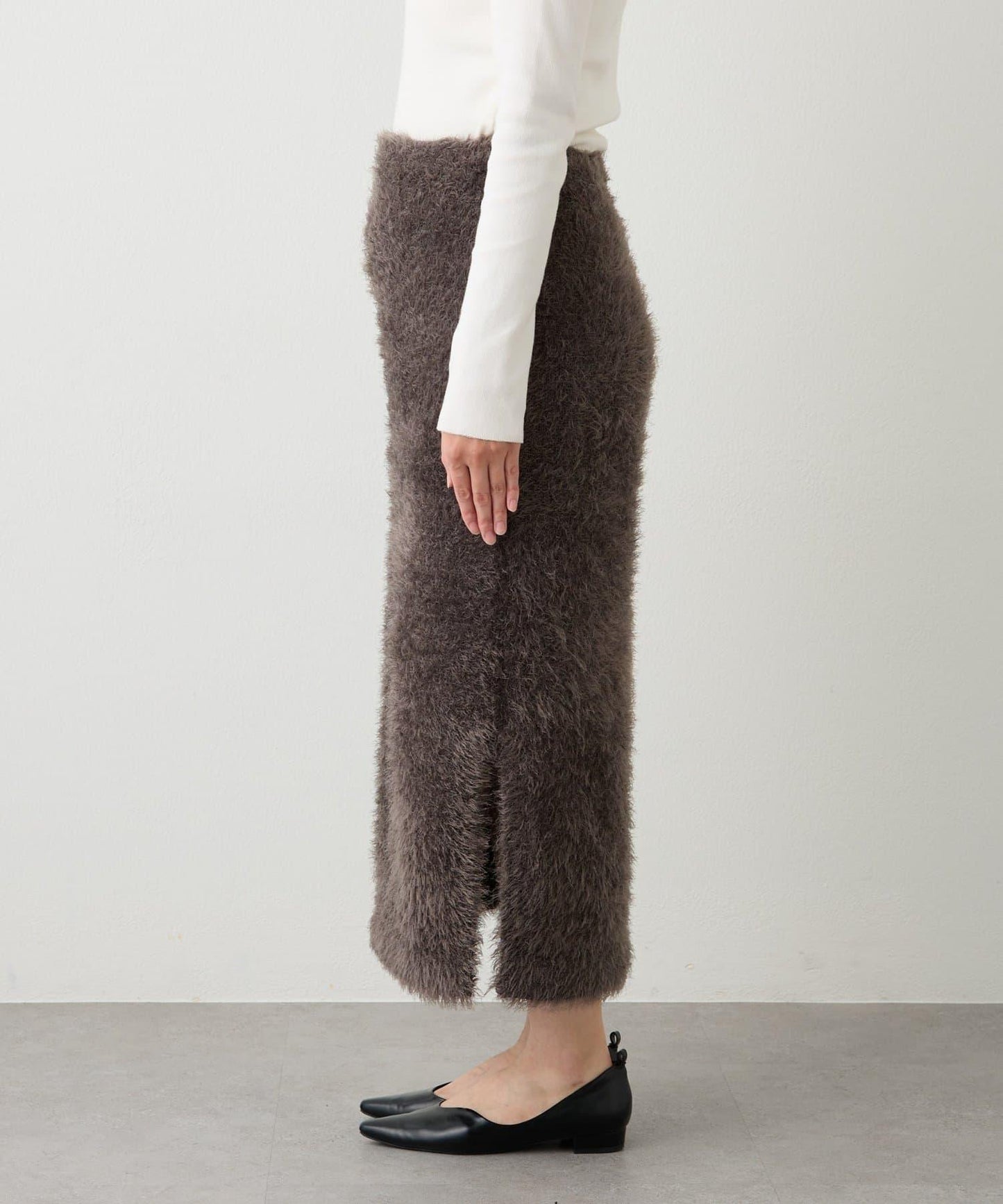 造型點睛之選 軟質長毛背部開衩修身半身裙