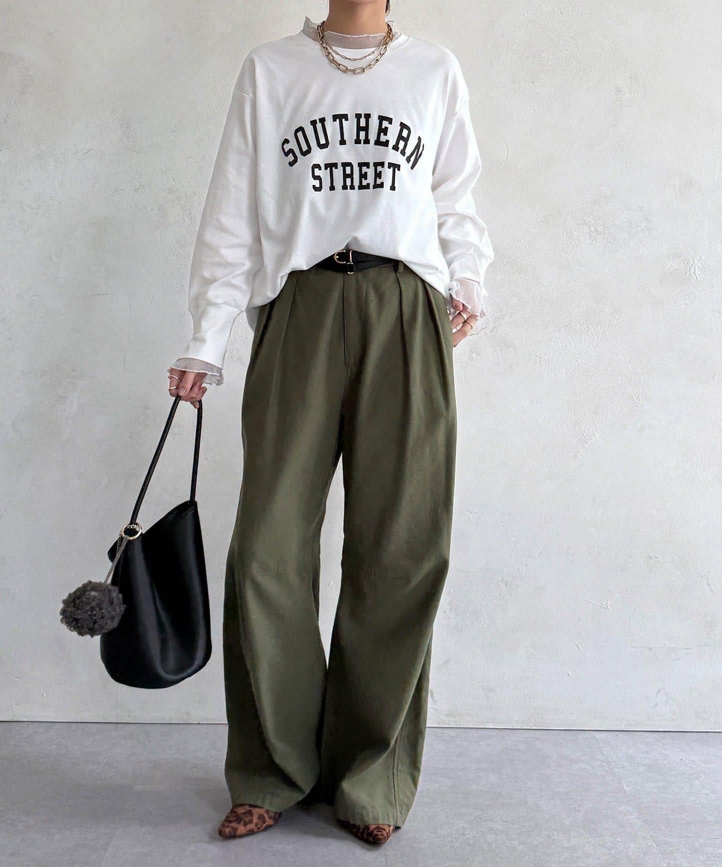 植絨字母疊穿上衣