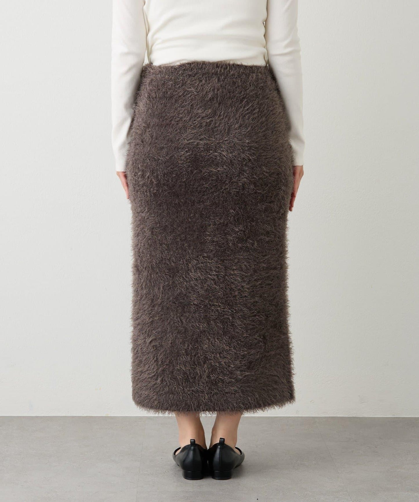 造型點睛之選 軟質長毛背部開衩修身半身裙