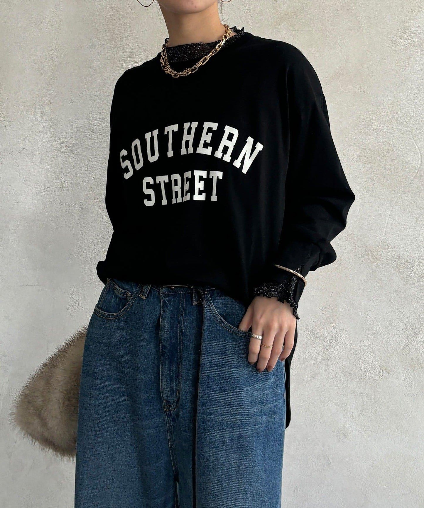 植絨字母疊穿上衣