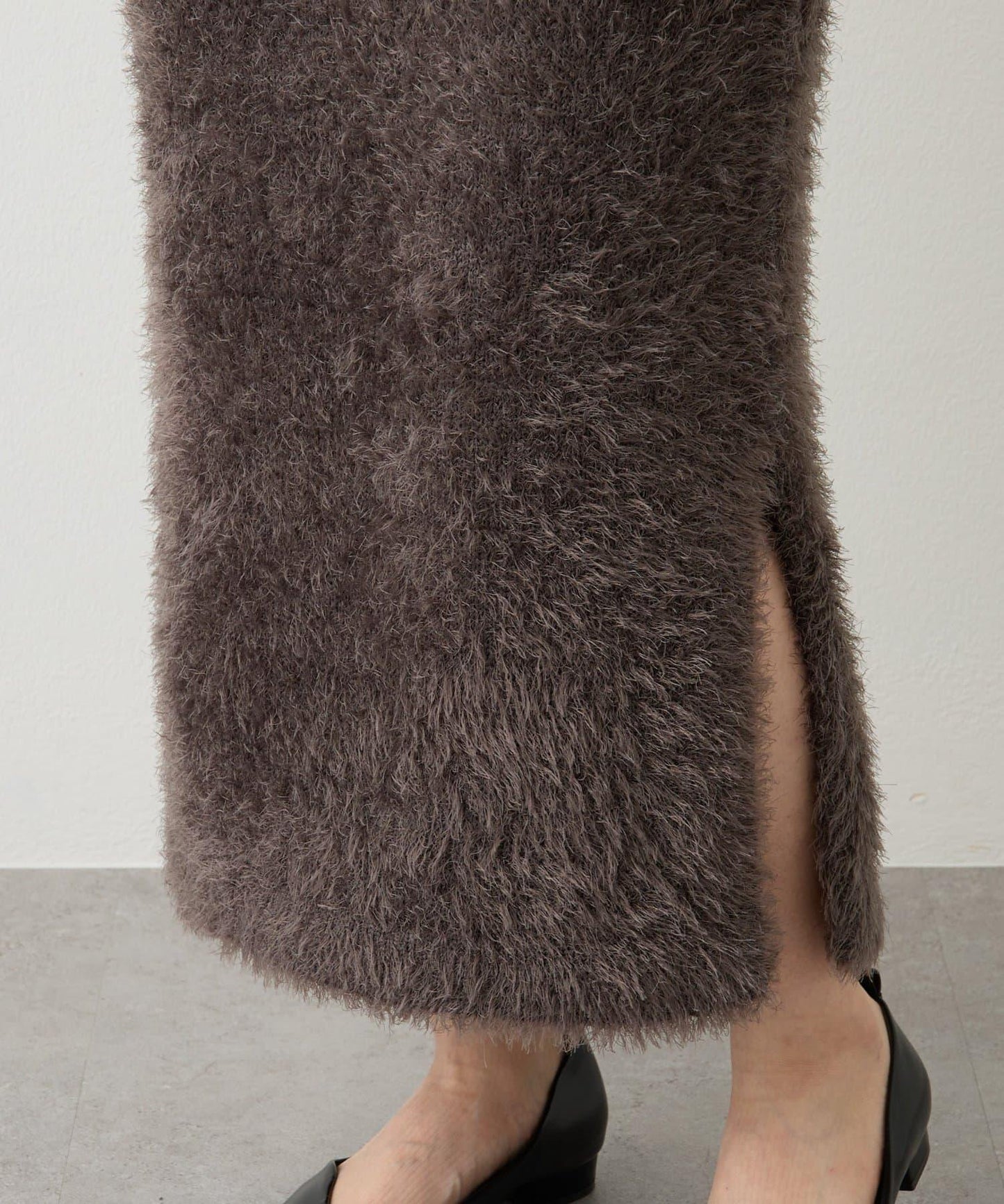 造型點睛之選 軟質長毛背部開衩修身半身裙