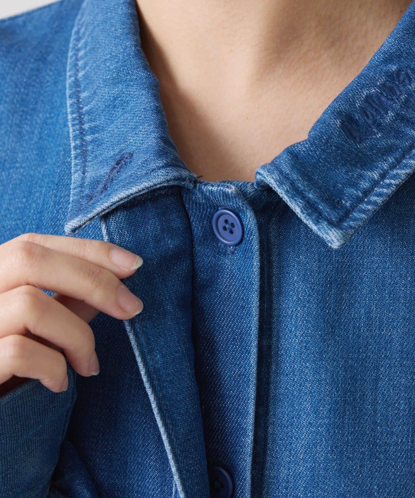 【可自由搭配】Q.anos 抽繩立領牛仔襯衫