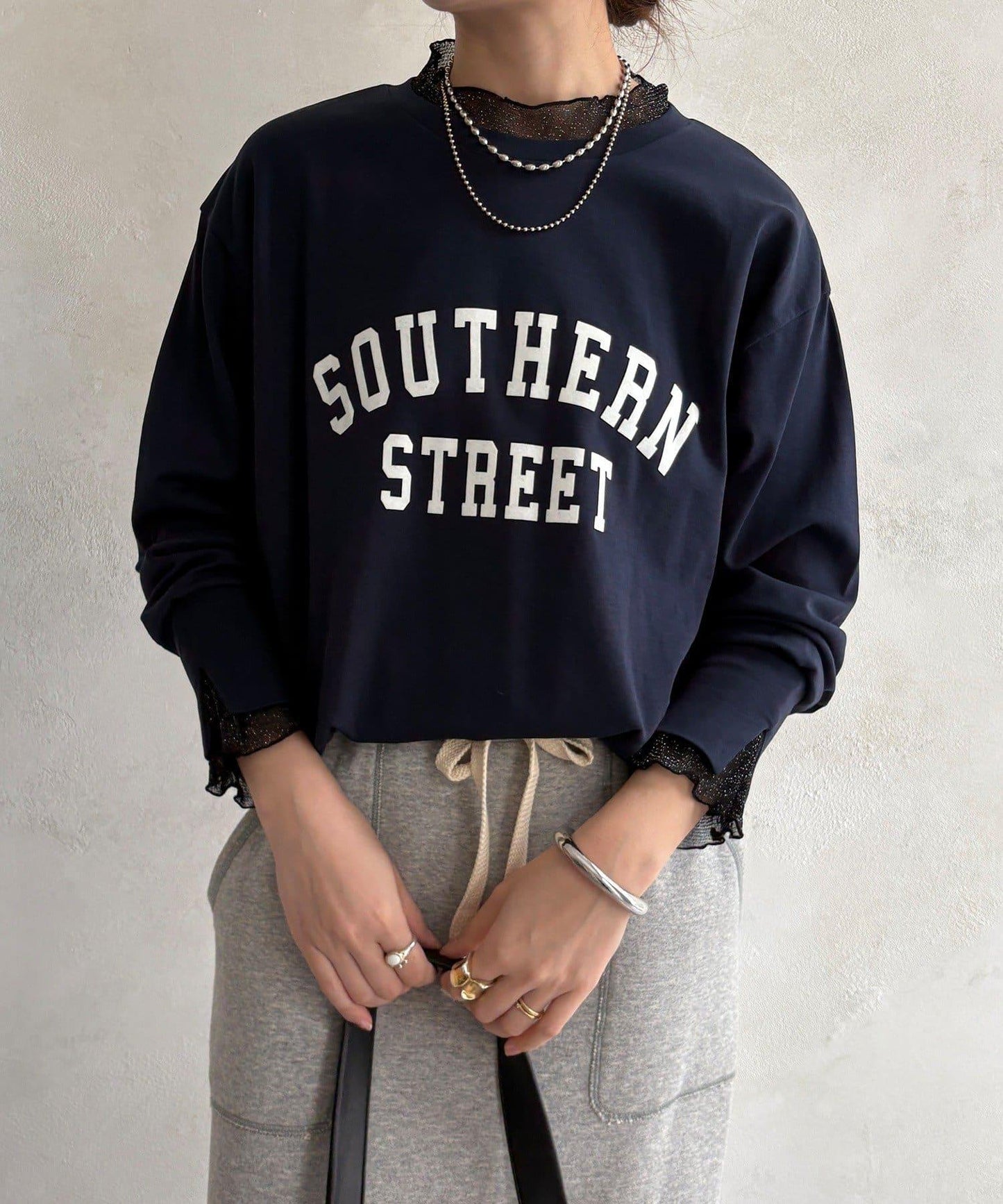 植絨字母疊穿上衣