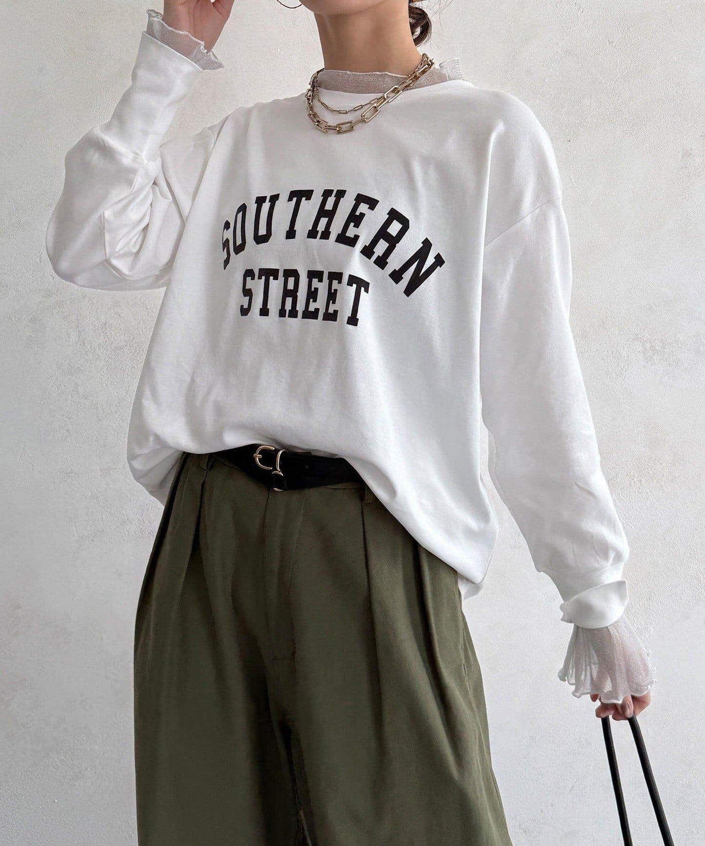 植絨字母疊穿上衣