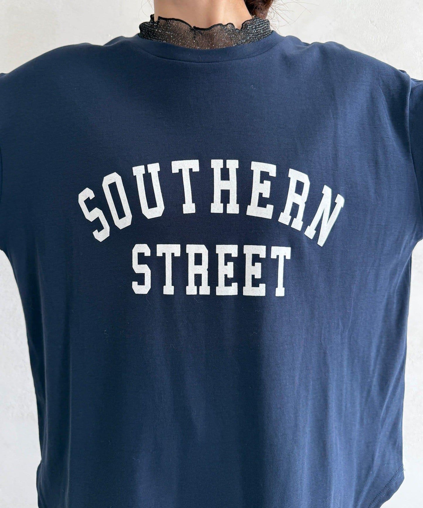 植絨字母疊穿上衣