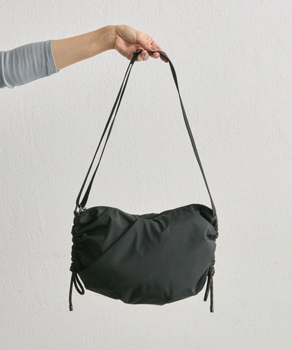 防潑水/超輕量300g抽繩單肩包