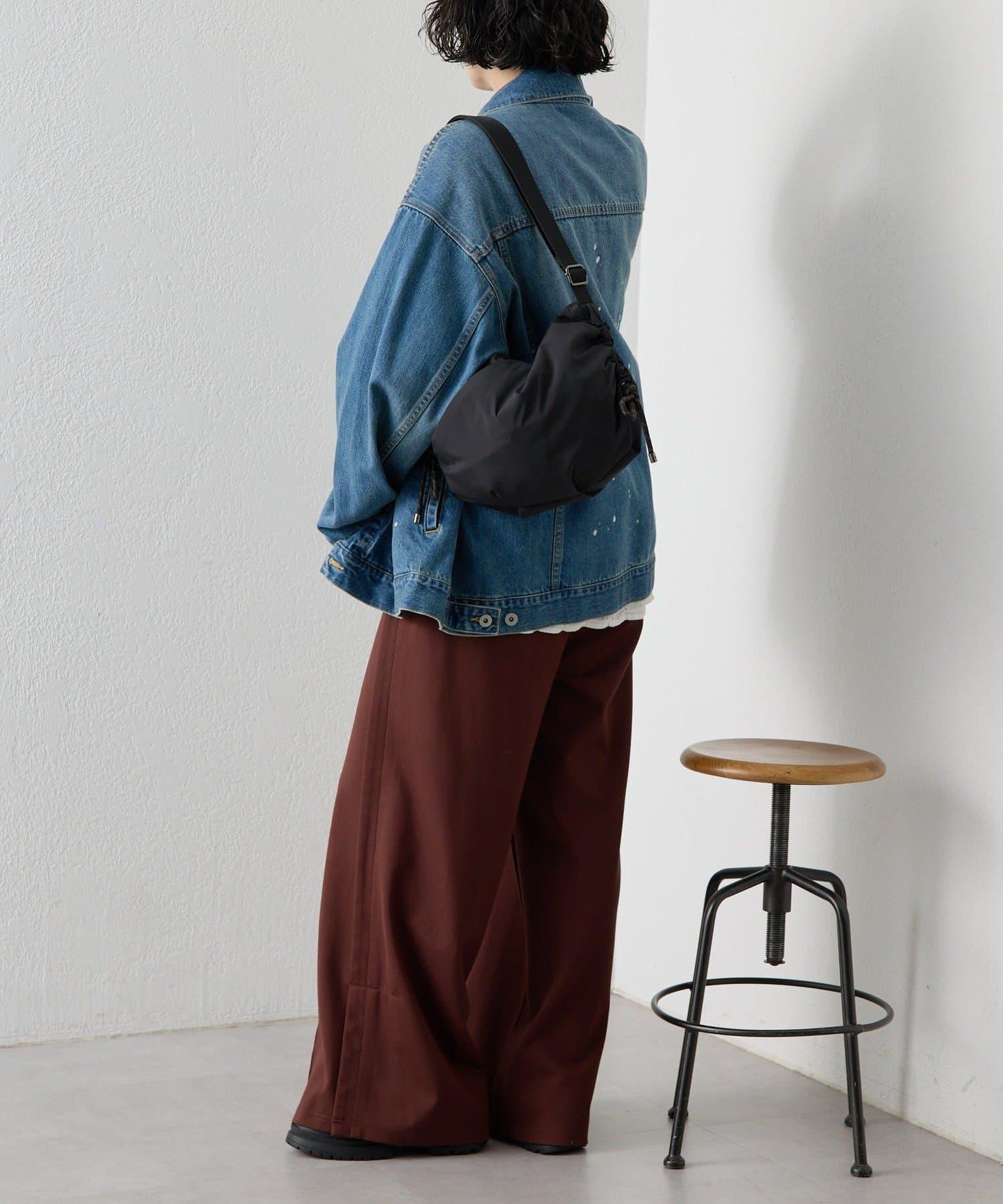 防潑水/超輕量300g抽繩單肩包