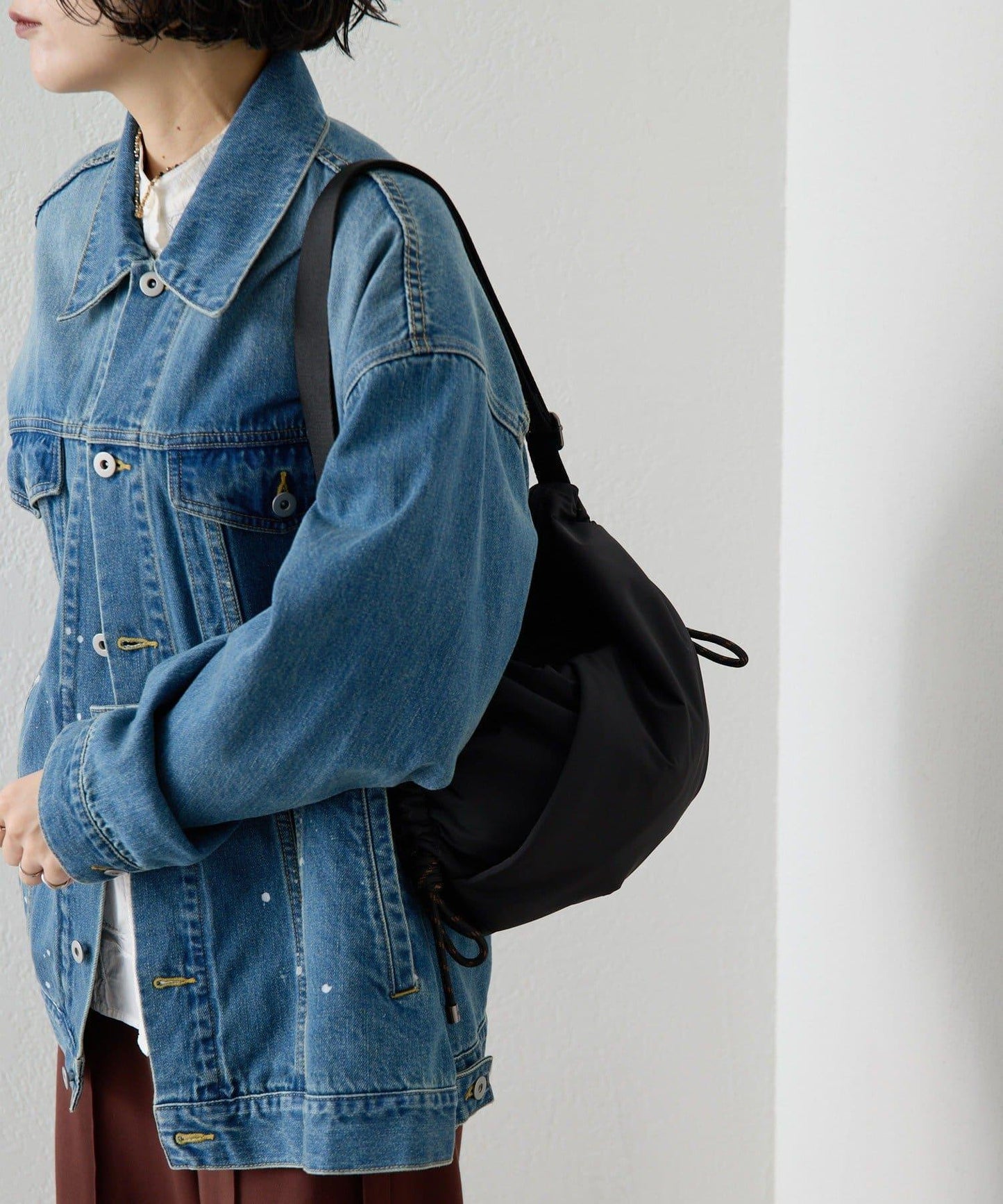 防潑水/超輕量300g抽繩單肩包