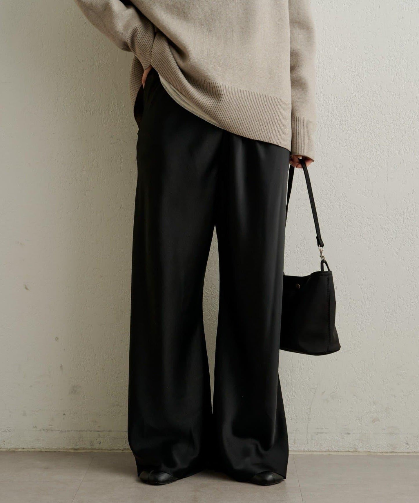 緞面斜裁休閒褲